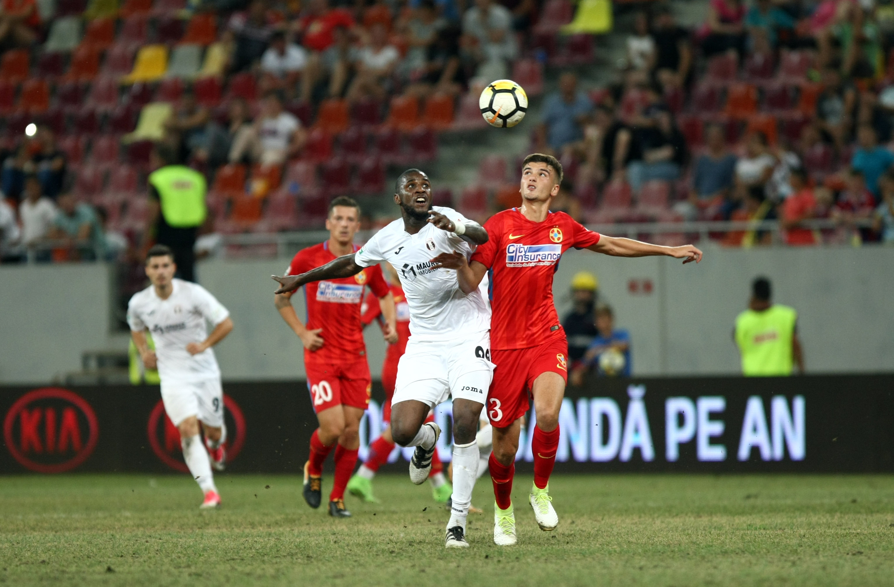 Liga 1, etapa a 6-a: FCSB - Astra 1-1. Conflict între Iordănescu şi Popescu. Teixeira, accidentat. Golofca, gol nevalidat. Gazonul, execrabil. Reacţii | FOTO & VIDEO