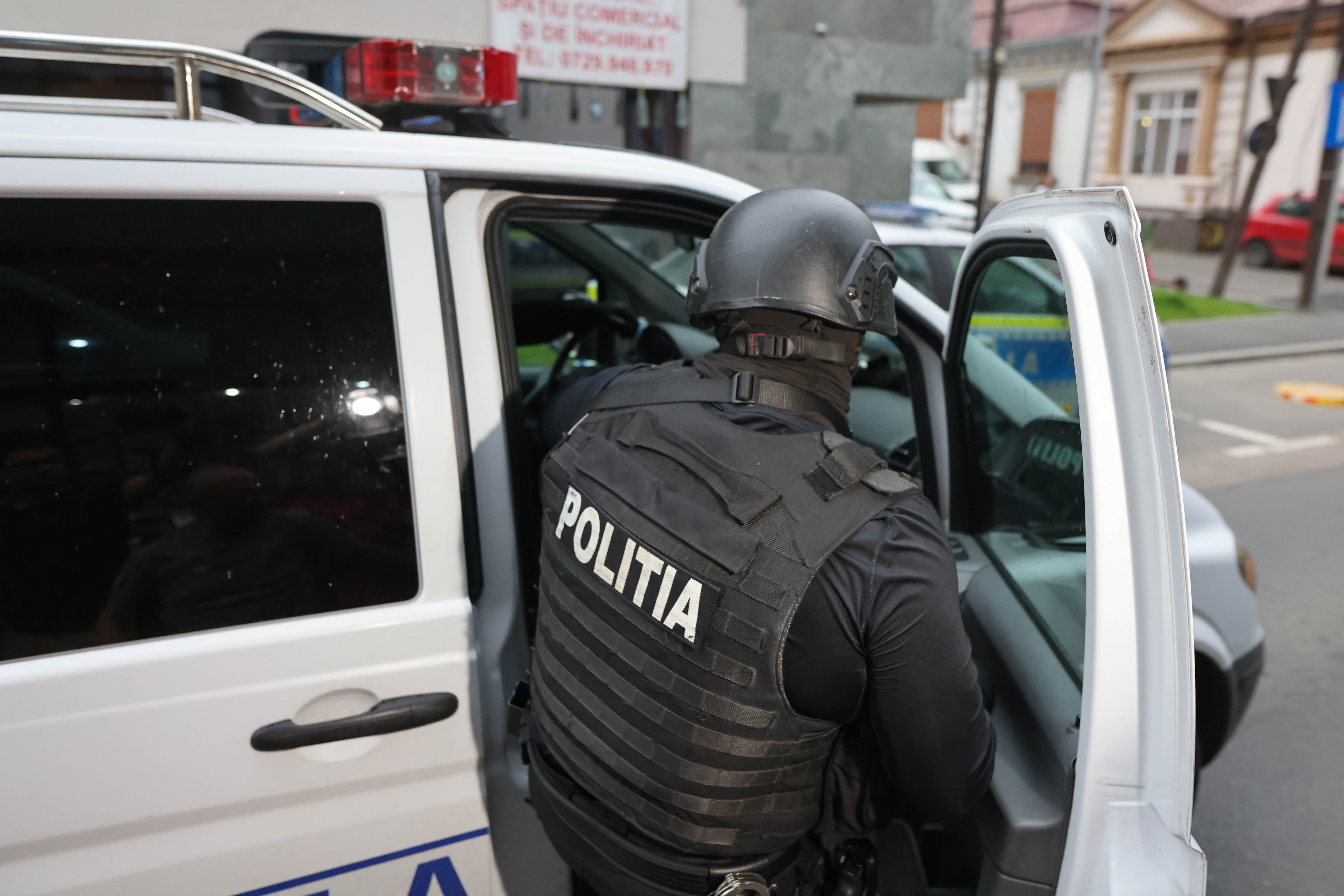 Atac cu cocktail Molotov la Ambasada Israelului din București. Suspectul a amenințat că își va da foc, dar a fost imobilizat de forțele antitero ale SRI