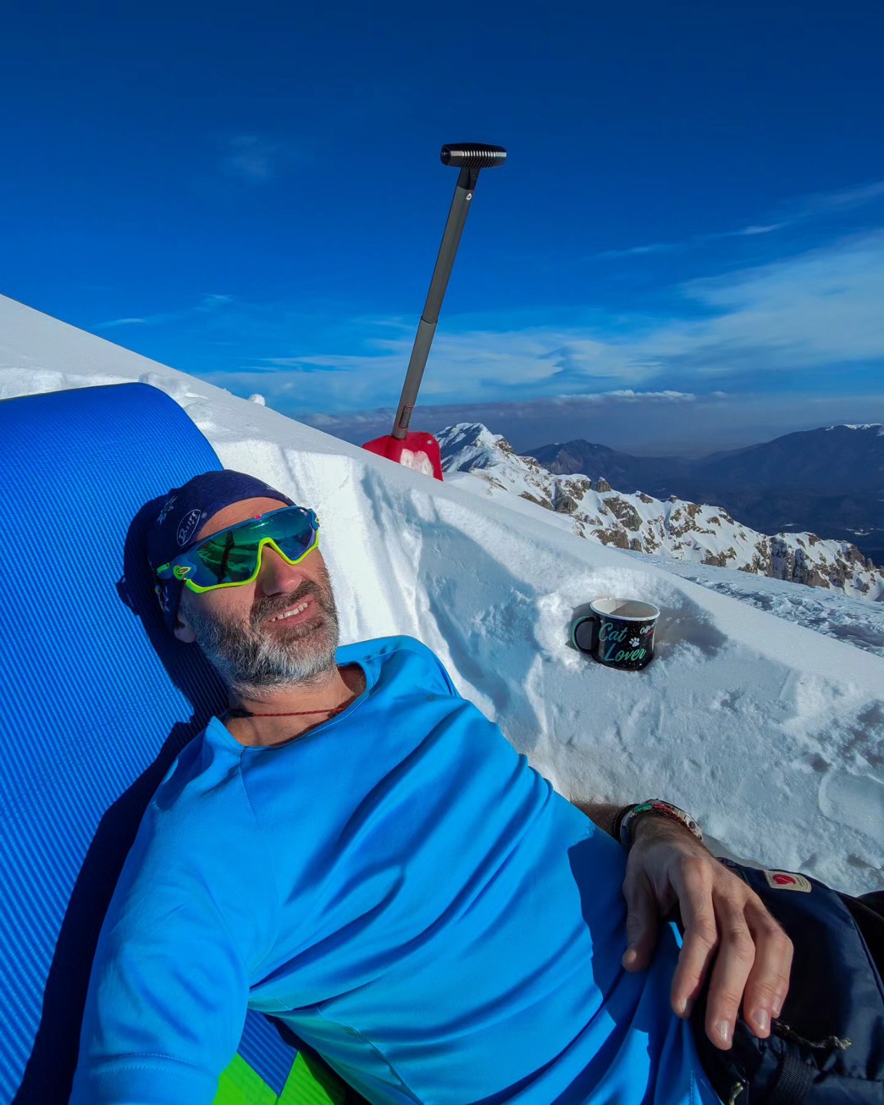 Românul care trăiește la cea mai înaltă altitudine din Bucegi. Ce sfaturi le dă turiștilor surprinși de furtună pe creastă: „Sunt două lucruri banale care le pot salva viața”