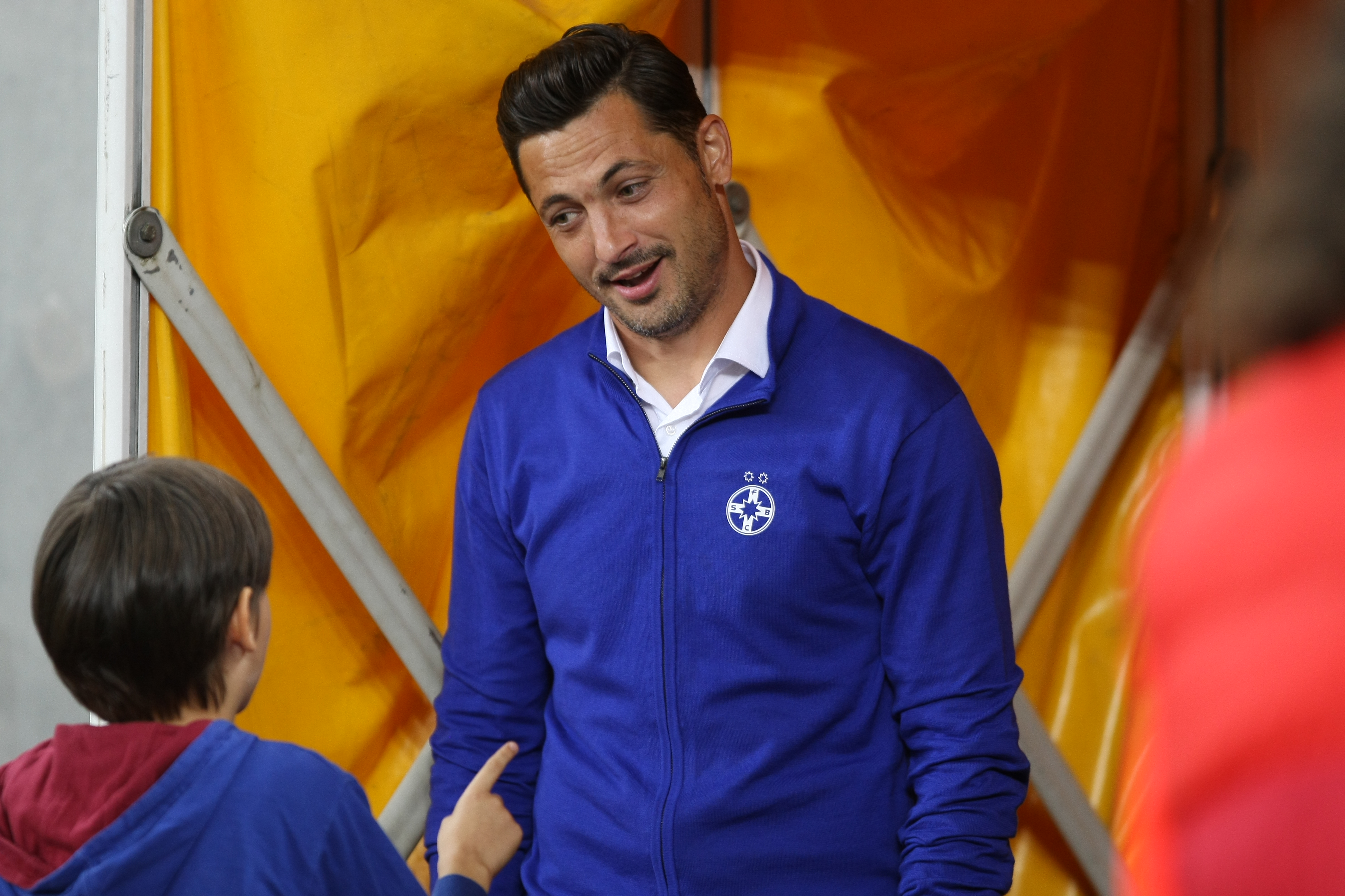 Liga I: Steaua - FC Voluntari 3-1. ^Hamroun, Chipciu și Stanciu l-au ridicat de pe bancă pe Rădoi, antrenorul fără licență al campioanei. Odată cu el, și pe ”principalul”-marionetă Țiți Dumitriu / GALERIE FOTO