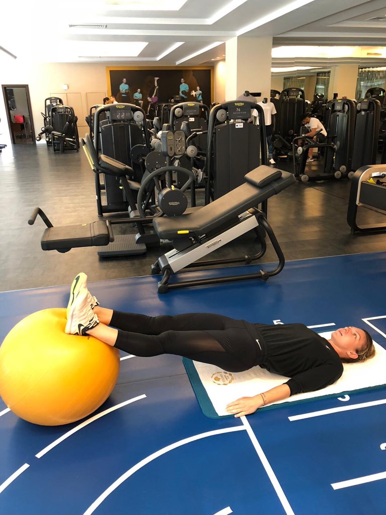 Simona Halep s-a antrenat, la Moscova, cu un corset special pentru ameliorarea durerilor de spate