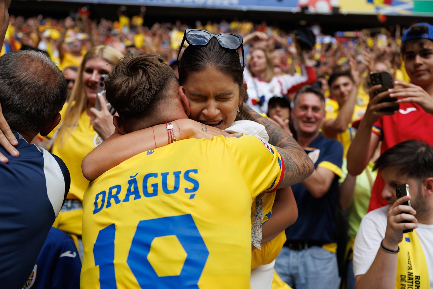 Mesajul transmis de Vanessa, soția lui Denis Drăguș, după ce fotbalistul a înscris golul decisiv în meciul Lituania - România: „Ești eroul nostru”