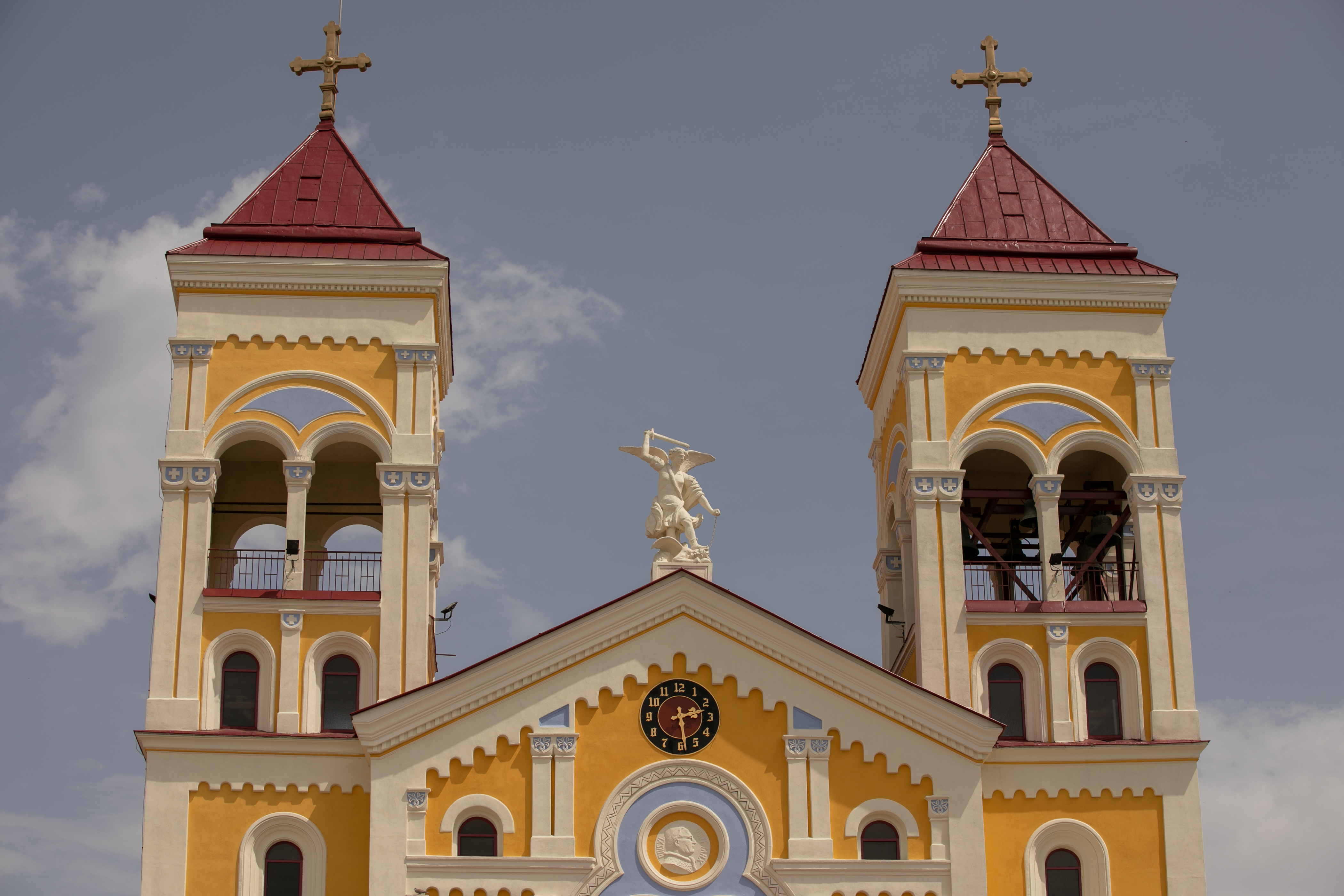 CORESPONDENȚĂ din Bulgaria | Papa vine în Urziceniul vecinilor! Ultimele pregătiri înainte de sosirea Suveranului Pontif la Rakovski, un orășel de doar 17.000 locuitori