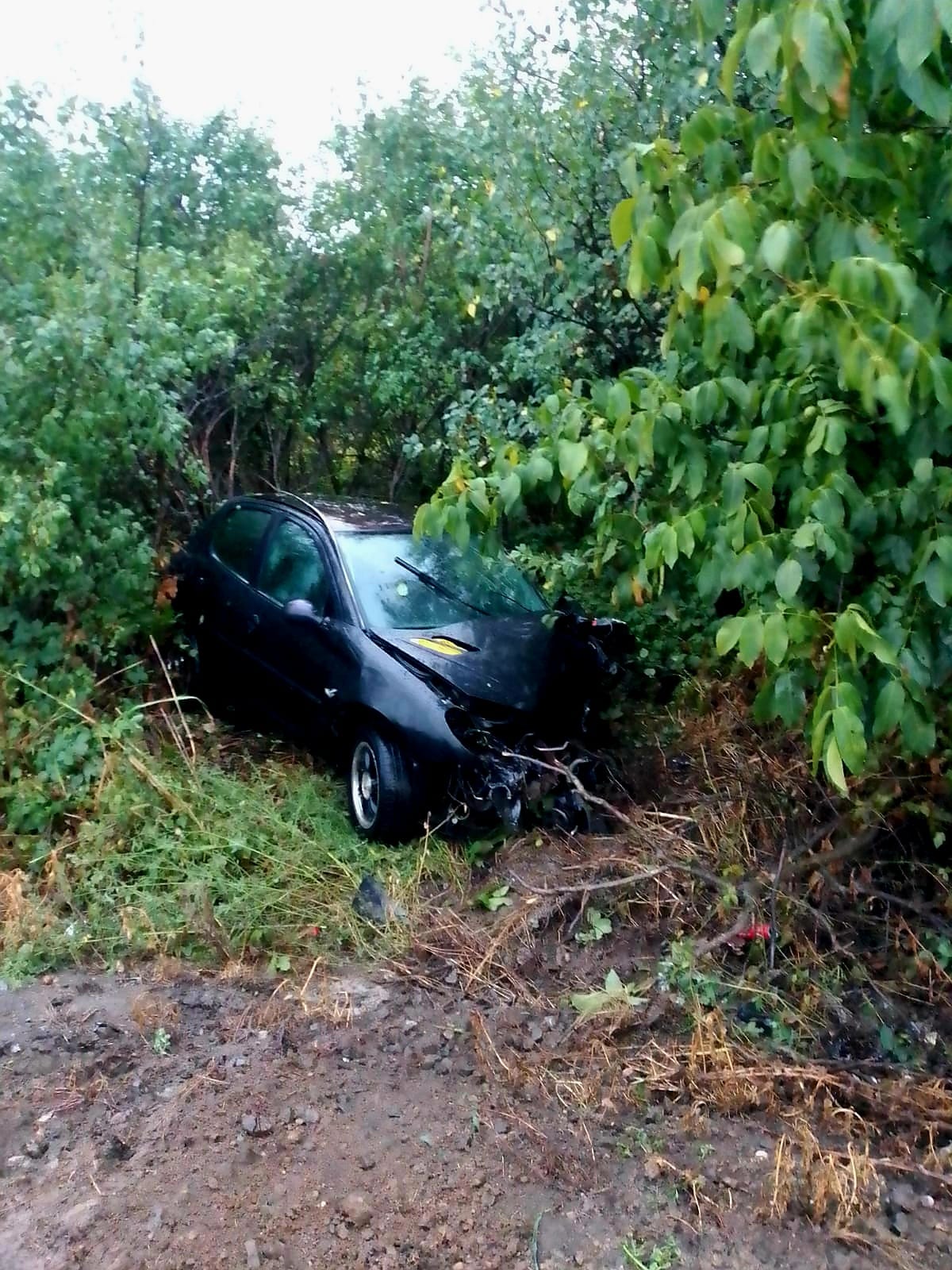 Două persoane au ajuns la spital în urma unui accident între o cisternă și un autoturism, în Giurgiu
