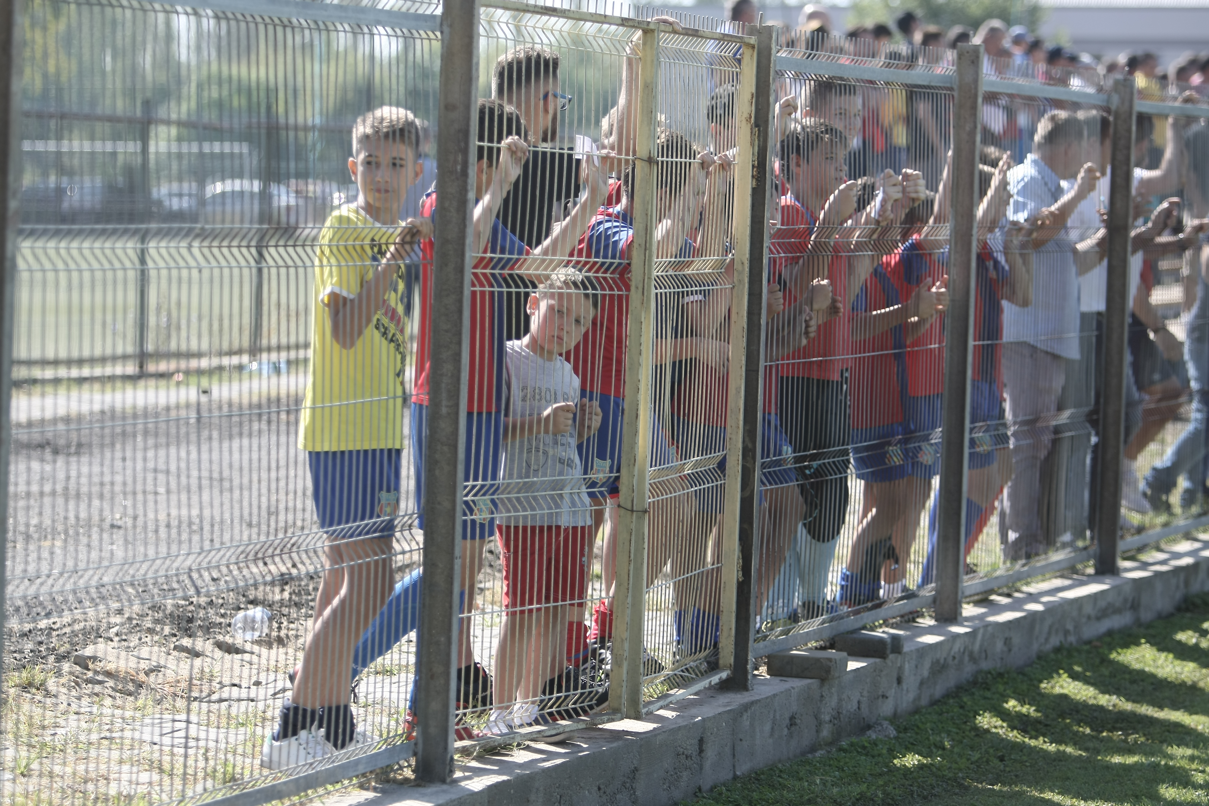 CSA Steaua a jucat sâmbătă un amical cu Unirea Izvoarele. Peste 800 de oameni, la meci. Scor de ”maidan” / FOTO