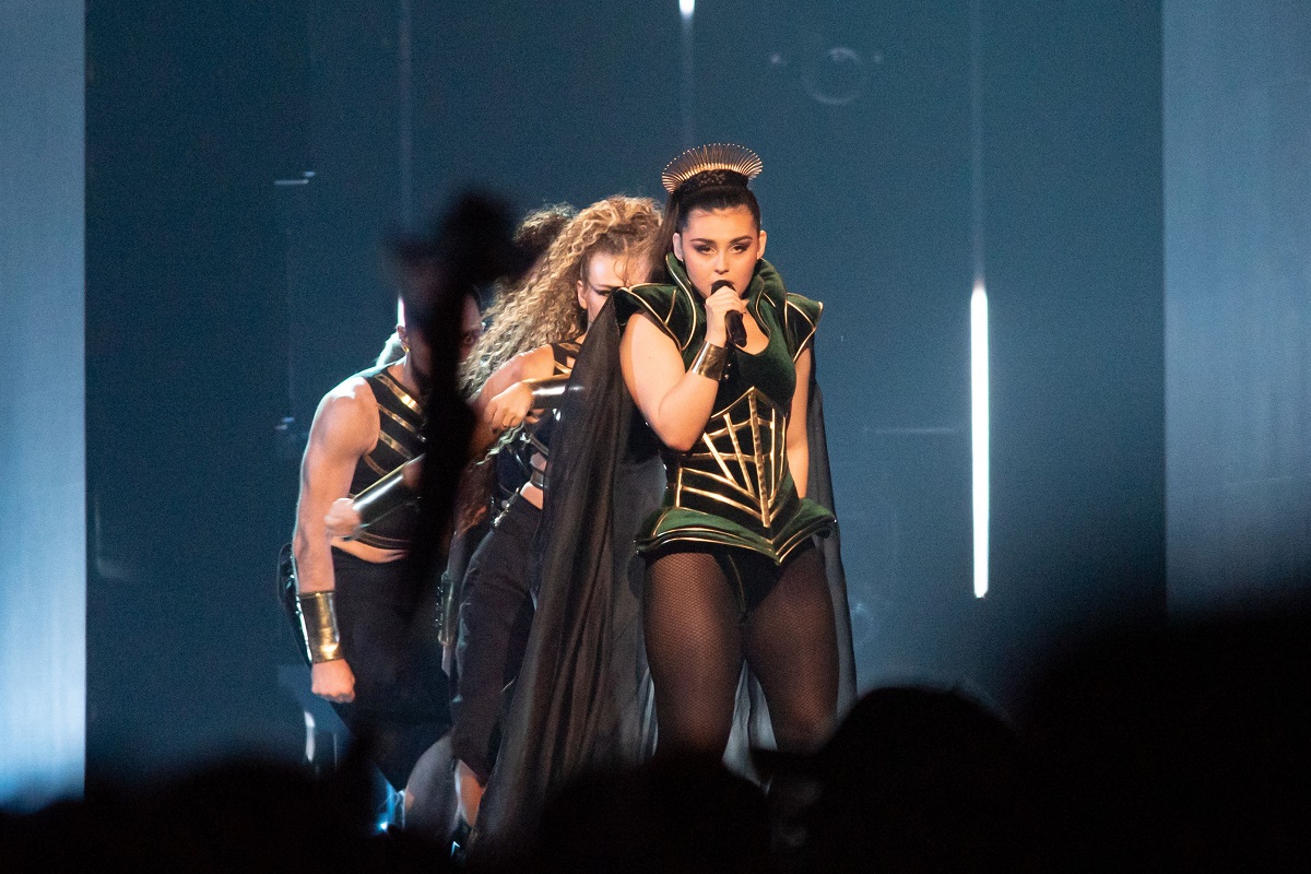 Cum a apărut cântăreața din Norvegia, țara a cărei televiziune publică a desființat piesa României la Eurovision 2023. E „Regina regilor”