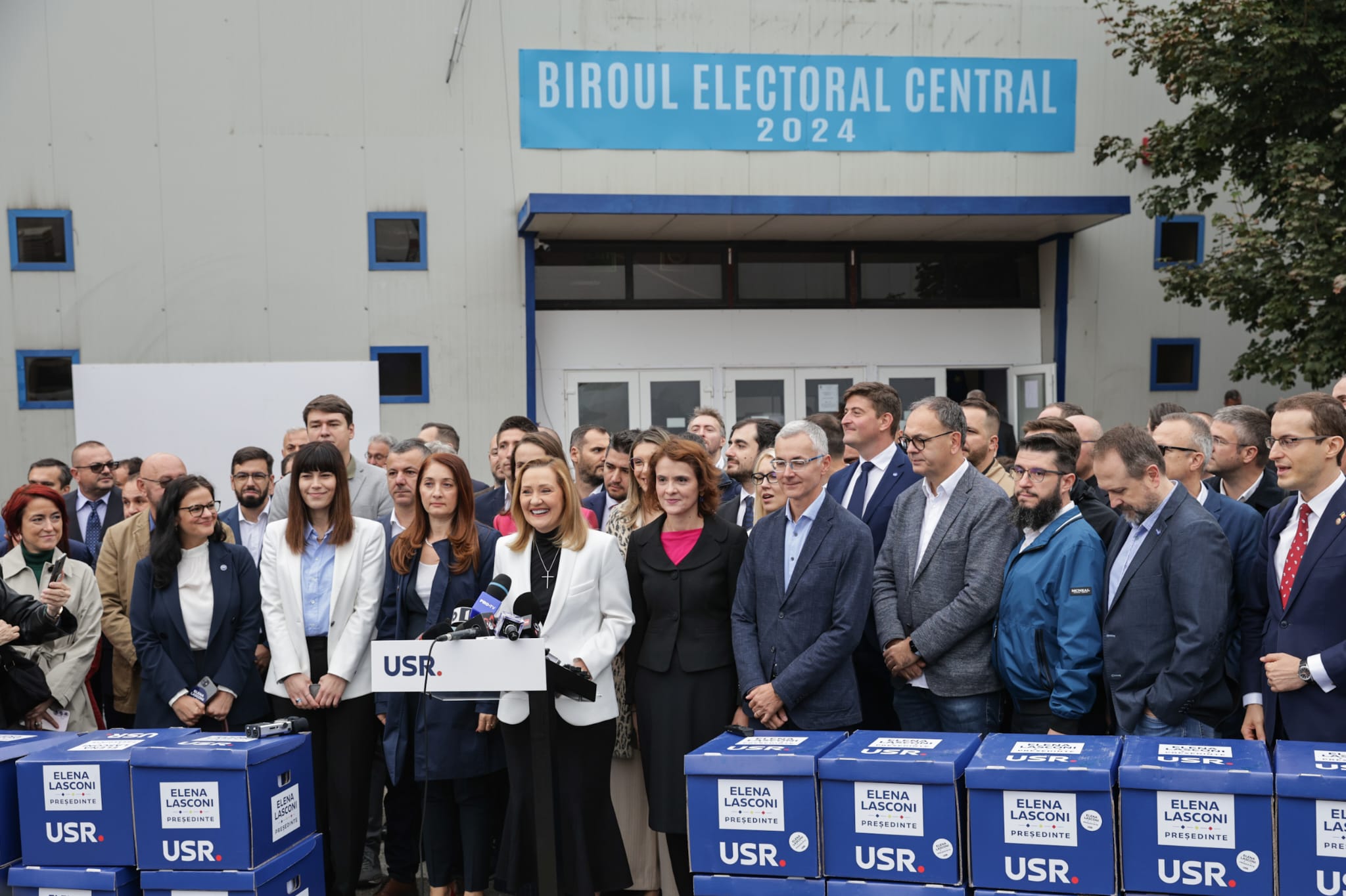 Elena Lasconi și-a depus candidatura la prezidențiale. Atac la Nicolae Ciucă: „Asta știe să facă, să execute ordine” | VIDEO