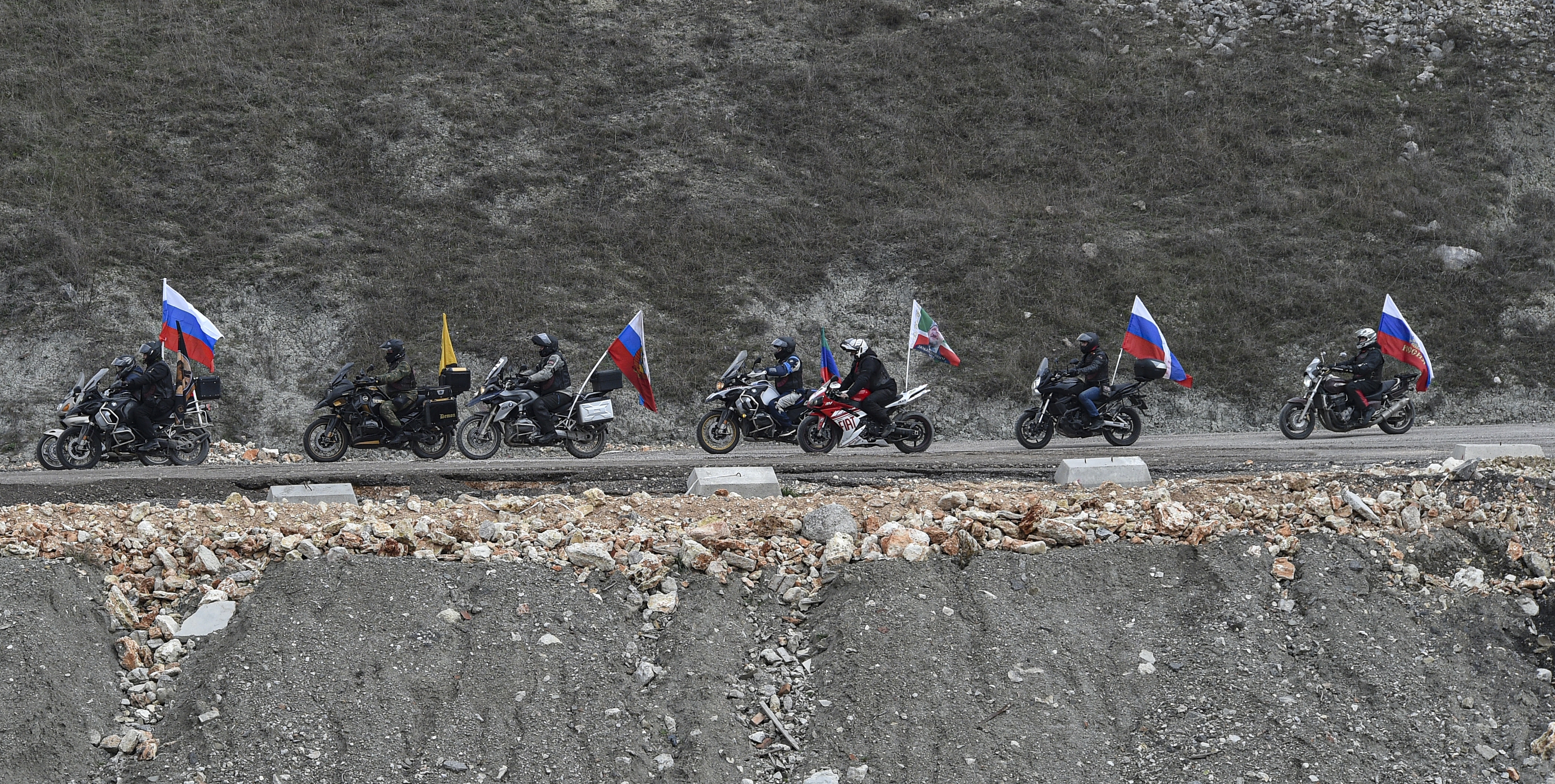 „Lupii nopții”, motocicliștii ultranaționaliști prieteni cu Vladimir Putin, au plecat într-un „raliu patriotic” de la Moscova spre Berlin