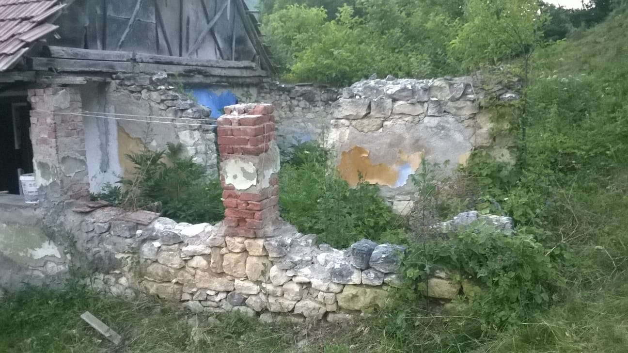 REPORTAJ. Problemele unui antreprenor întors acasă: „Cei de la ISU m-au întrebat: «Dar plan de evacuare cădere meteoriți aveţi?» Glumeau sau nu?”