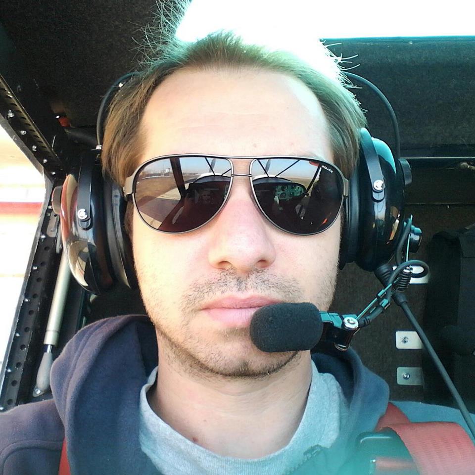 După ce a renunțat la muzică și a devenit pilot de avion, Mihai Sturzu anunță un nou proiect: „Nu există în lume pasageri mai fericiți decât copiii care zboară”