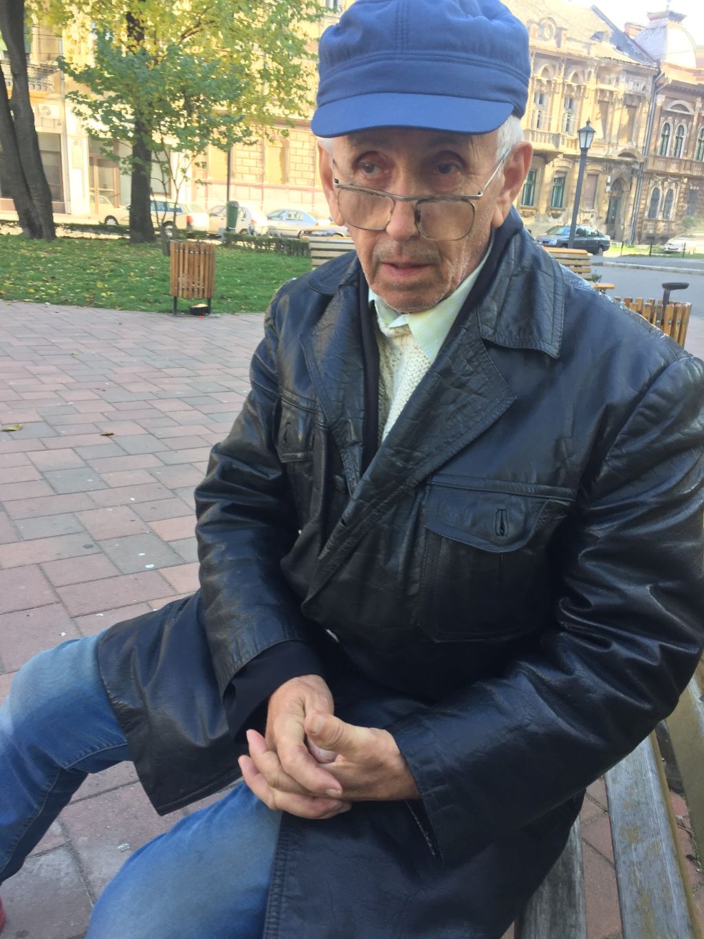 REPORTAJ / Drama unui fost profesor universitar din Timișoara. Bolnav de Parkinson, Vasile Solomeș a ajuns pe străzi, renegat de familie