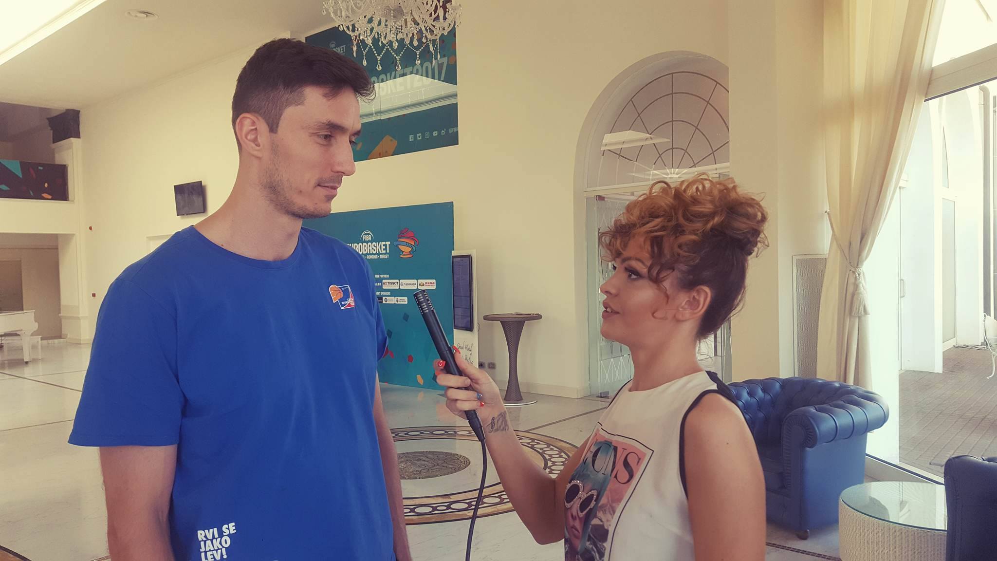 Cehul Jiri Welsch ar fi jucat golf dacă nu era baschetbalist. A evoluat 4 ani în NBA, dar nu se mai uită la meciuri! A făcut pe omul-păianjen! / VIDEO