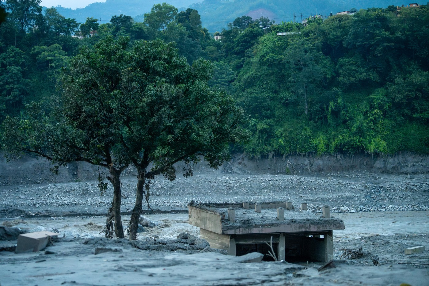 Oamenii de știință au explicat cauza inundațiilor devastatoare din Nepal și Tibet: nivelul apelor a crescut cu 7-9 metri în 30 de minute