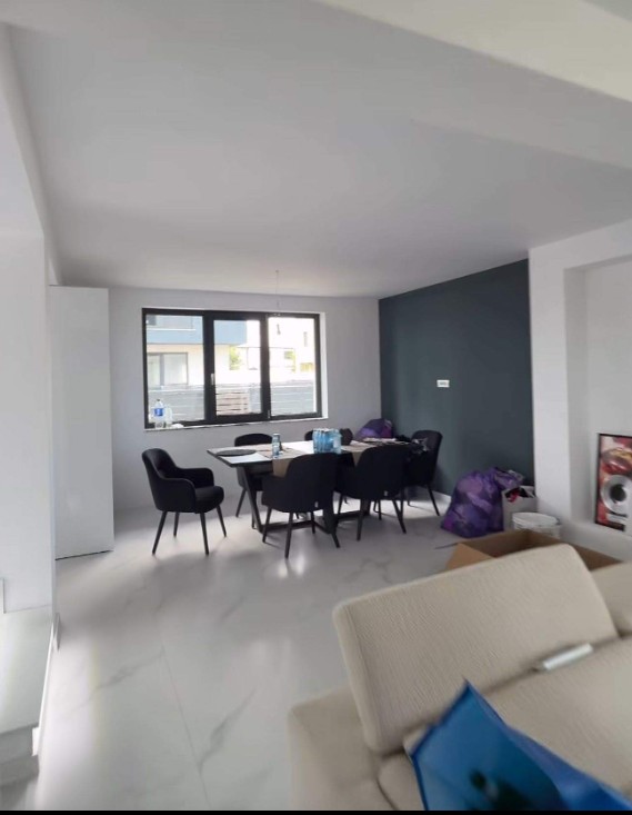 Imagini din casa în care locuiește Babasha. Și-a cumpărat vilă în Domnești și e vecin cu Dorian Popa
