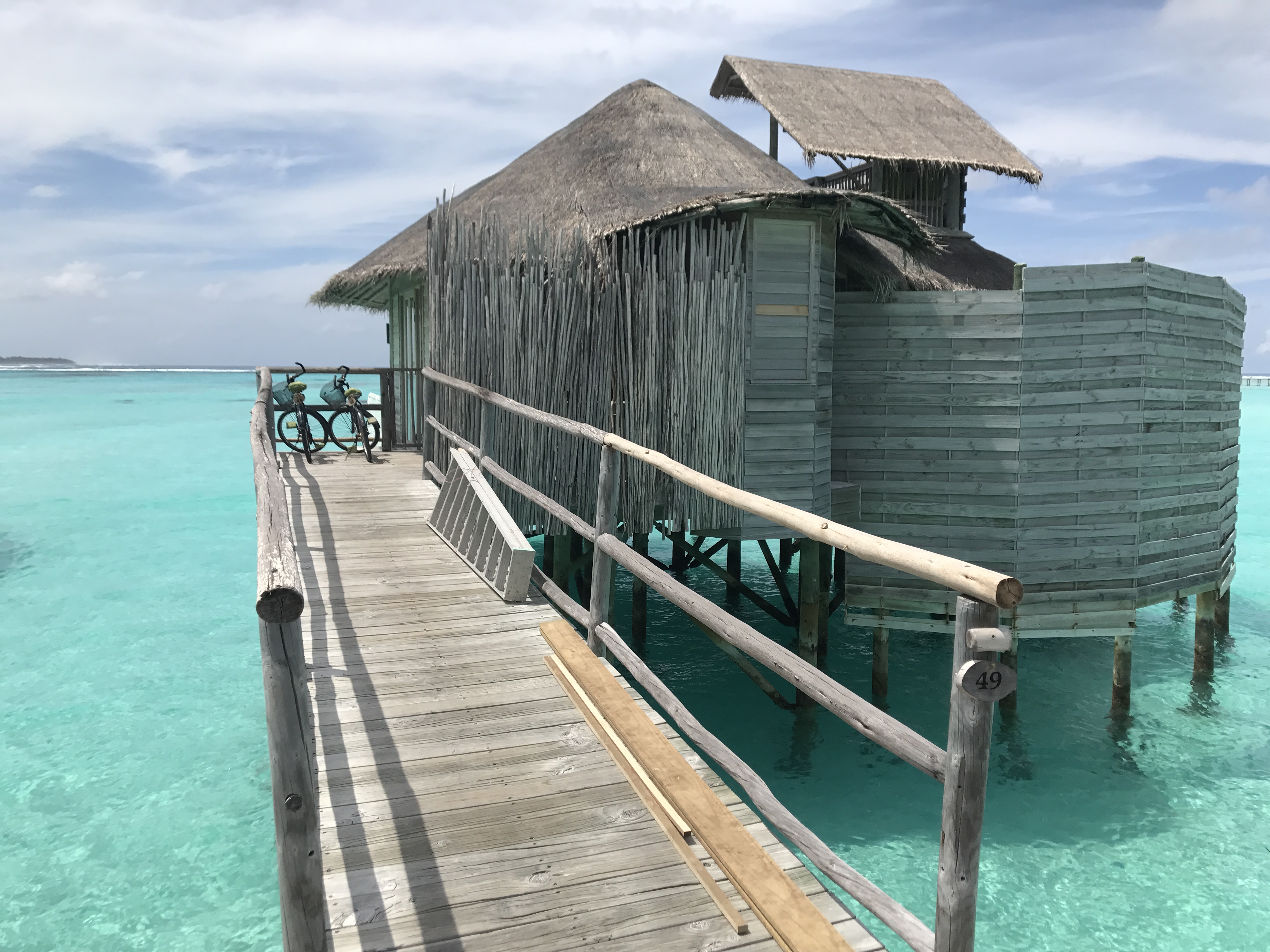 EXCLUSIV | Cătălin Botezatu, cină contra cronometru în Maldive. A mâncat pe fugă să nu se scufunde insula