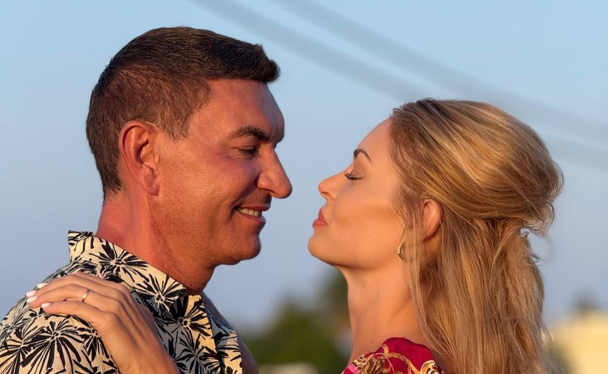 Imaginile cu Valentina Pelinel și Cristi Borcea de Revelion au atras atenția fanilor. Cum s-au pozat: „Parcă sunteți de la muzeul de ceară”