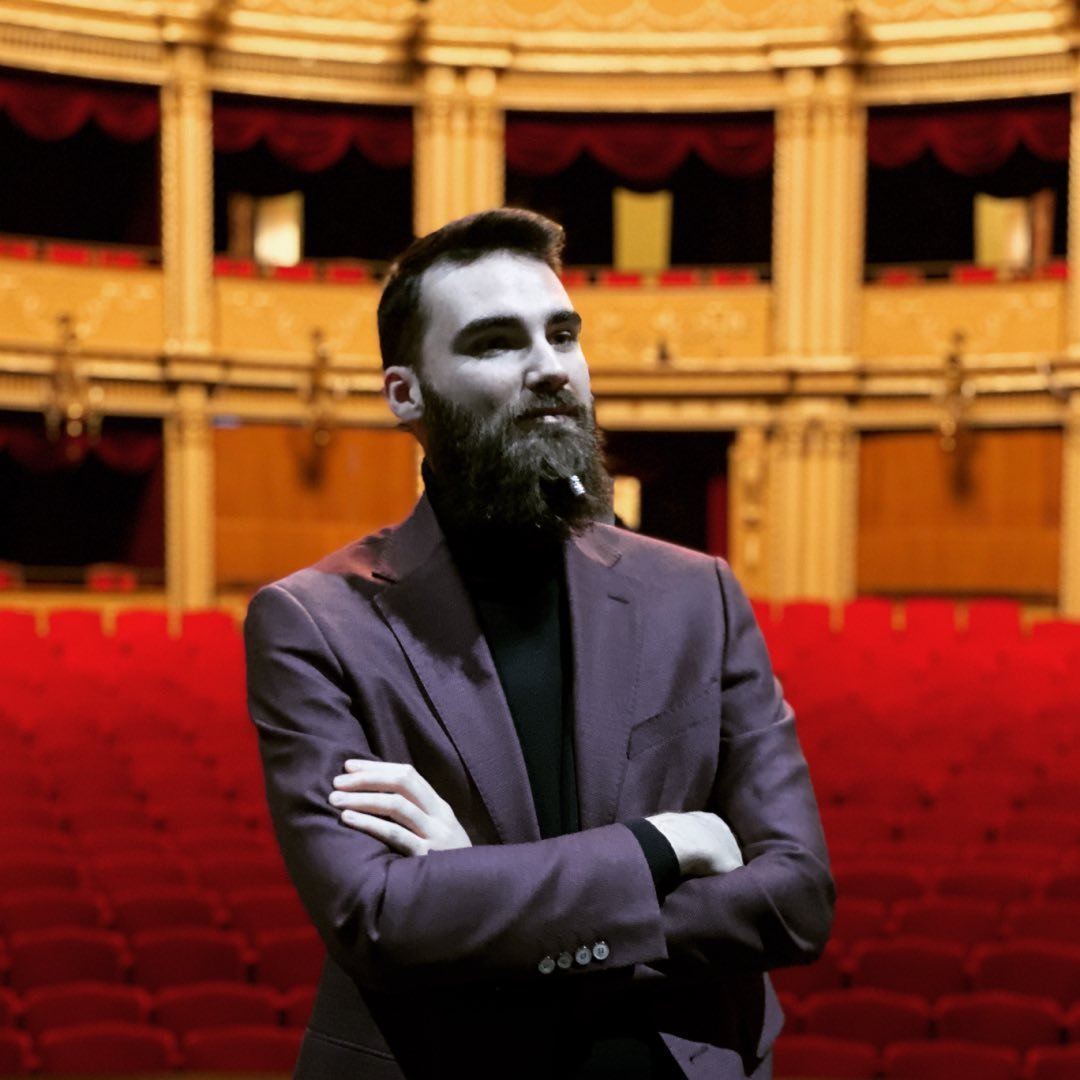 Daniela Nane a anunțat divorțul de Adrian Cioroianu, după ce a fost surprinsă sărutându-se cu alt bărbat: „Sunt o femeie divorțată”. Cine e noul iubit