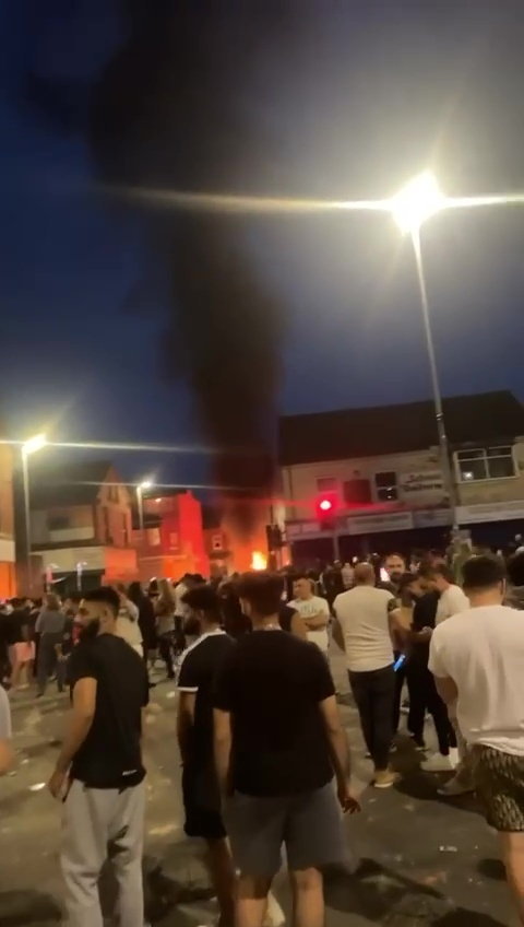 Revoltă în Leeds, după ce autoritățile britanice au încercat să preia copiii unei familii de români. „Răstoarnă mașina! Să vină mascații de la București!”. Precizările MAE