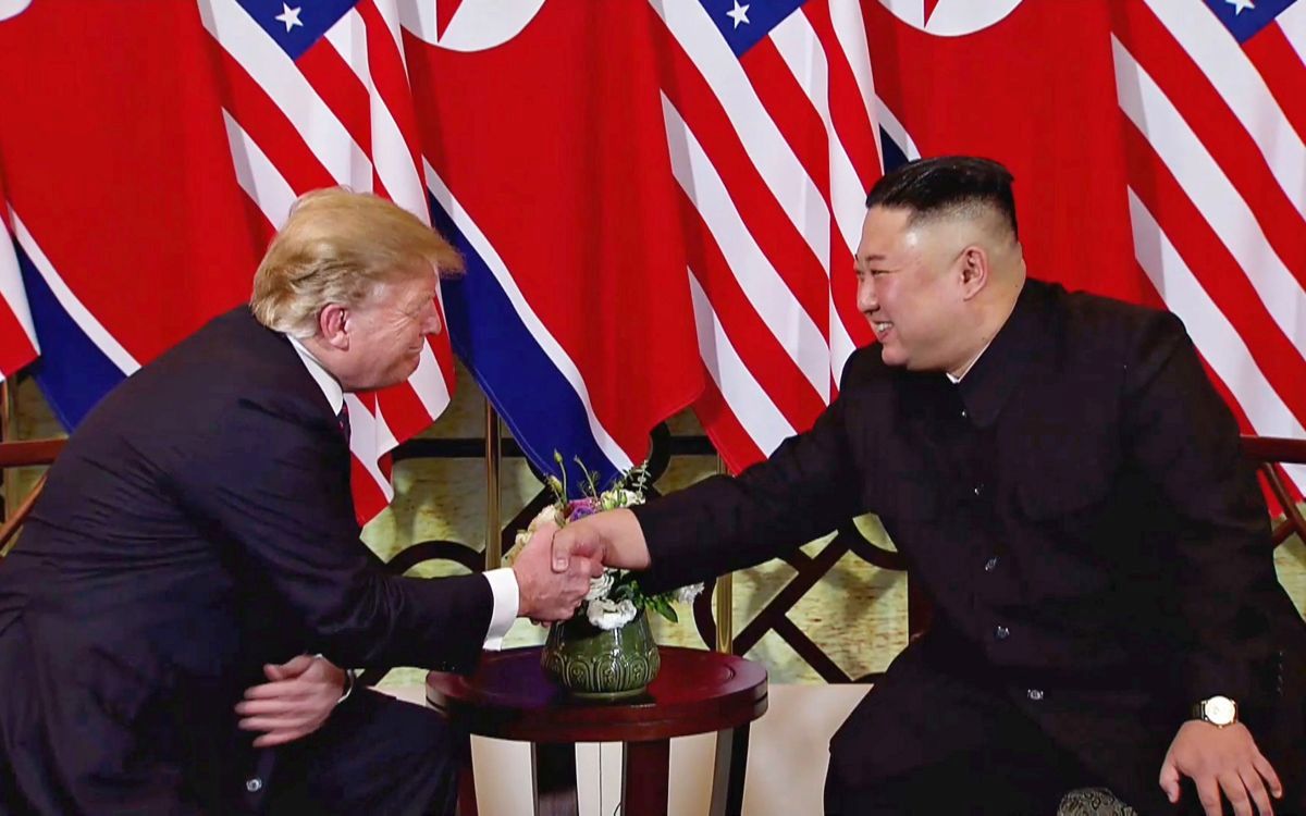 Donald Trump și Kim Jong-un s-au întâlnit la Hanoi. Mesajul președintelui american pentru omologul nord-coreean