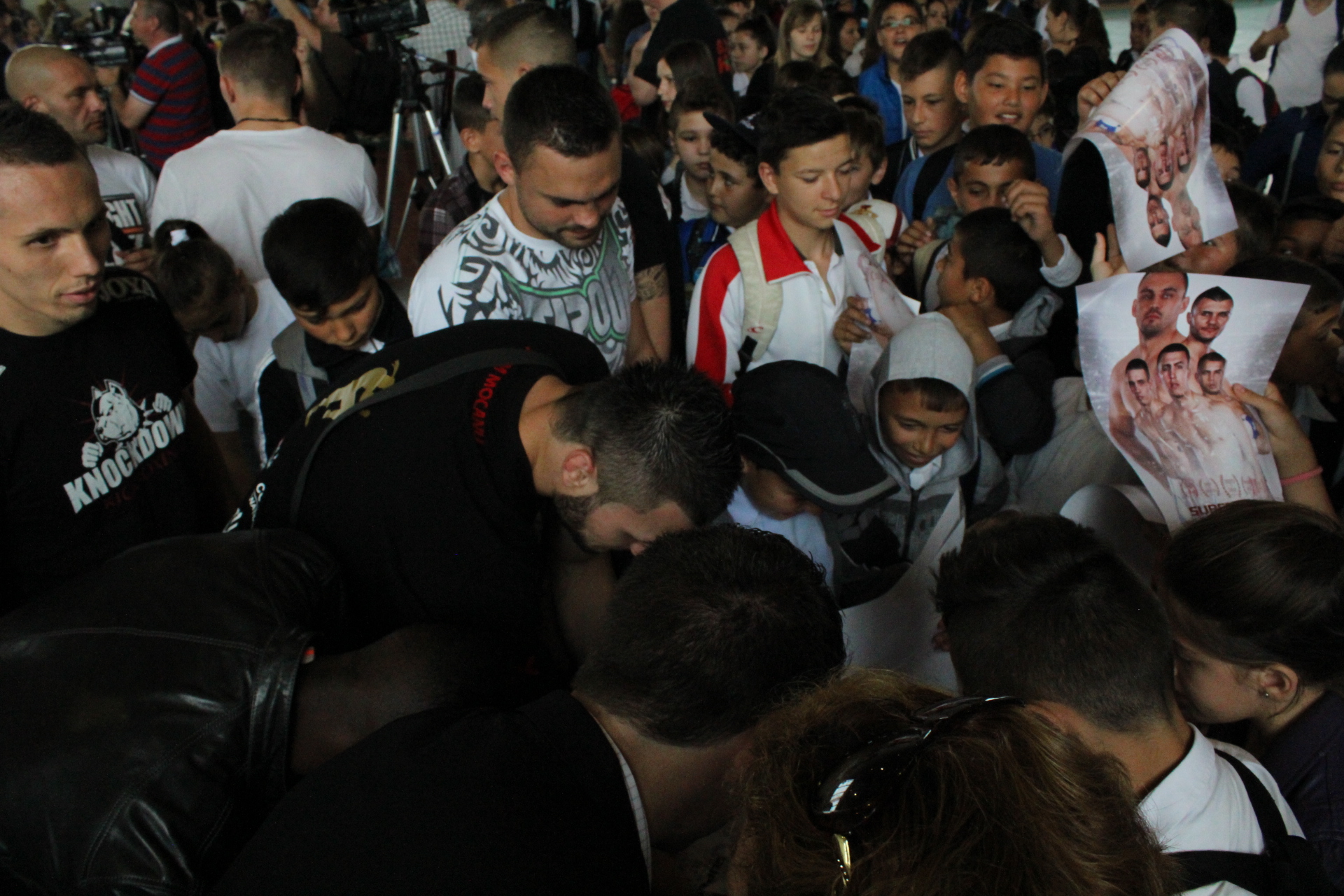 Superkombat : Irimia și luptătorii săi au inaugurat o sală de sport în Ovidiu 