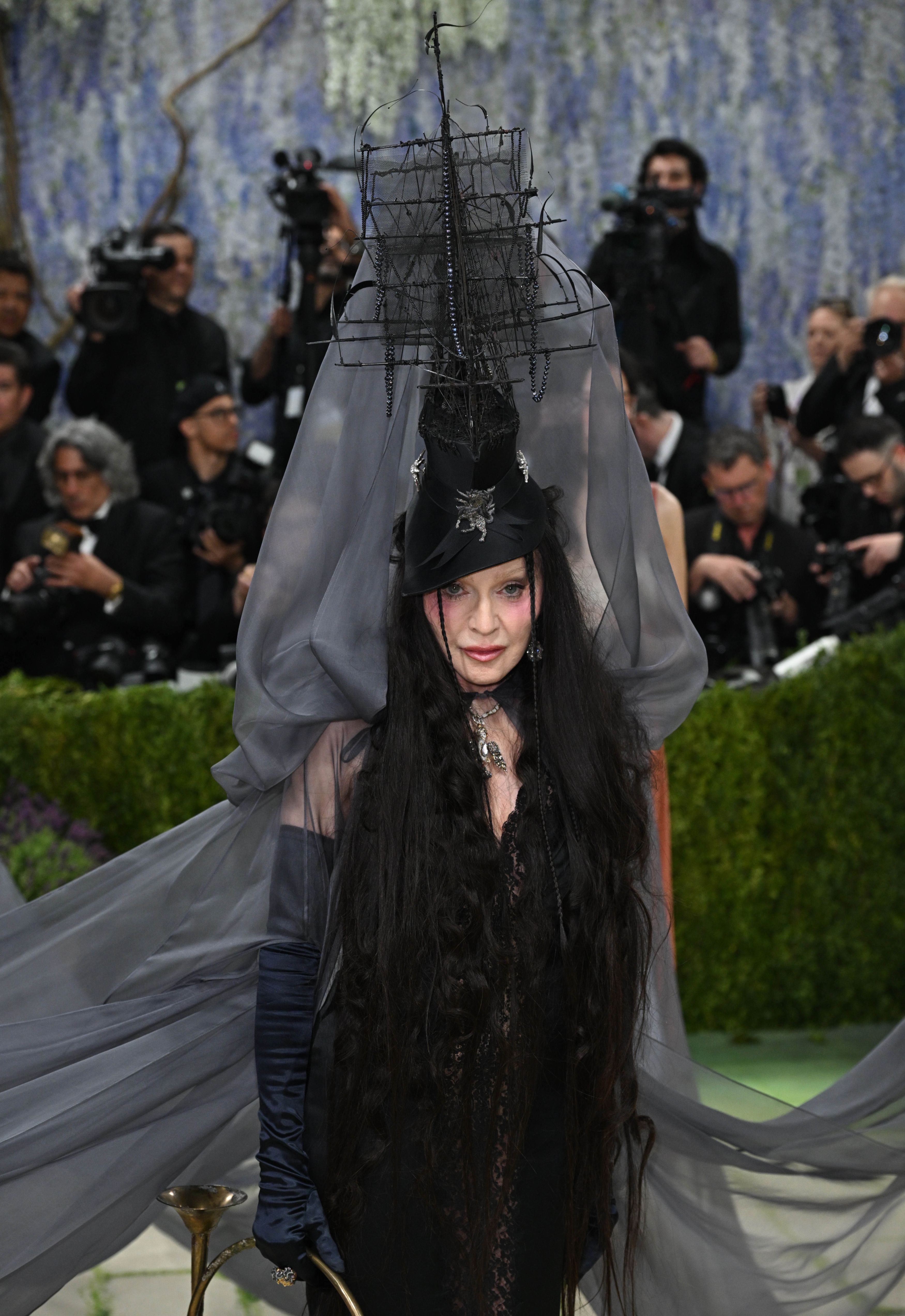 Vedete pe „covorul pietruit” la Met Gala 2026. De la rochii impresionante la alegeri controversate
