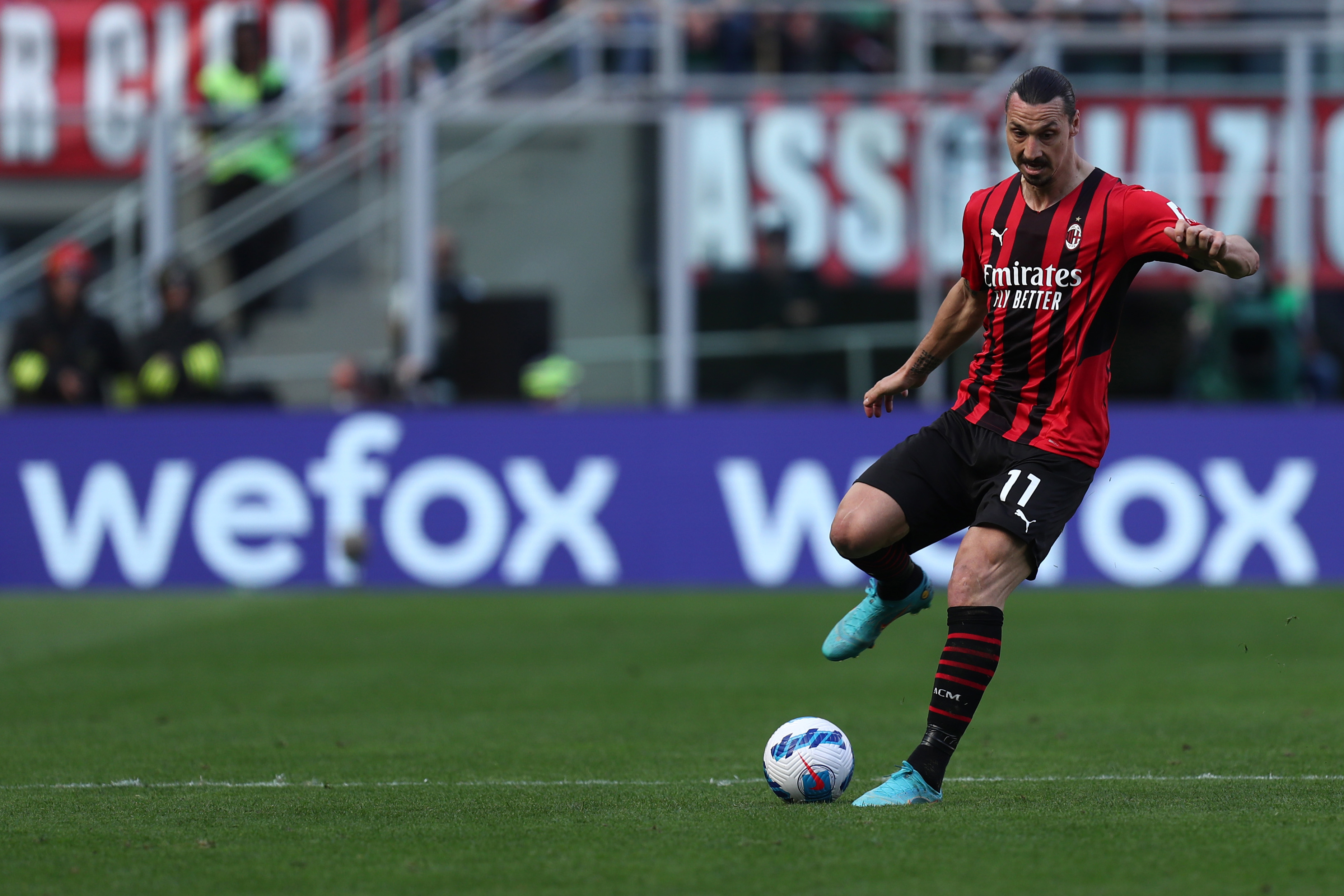 Ez komoly? Zlatan Ibrahimovic minimálbérért marad a Milanban - Sportal.hu
