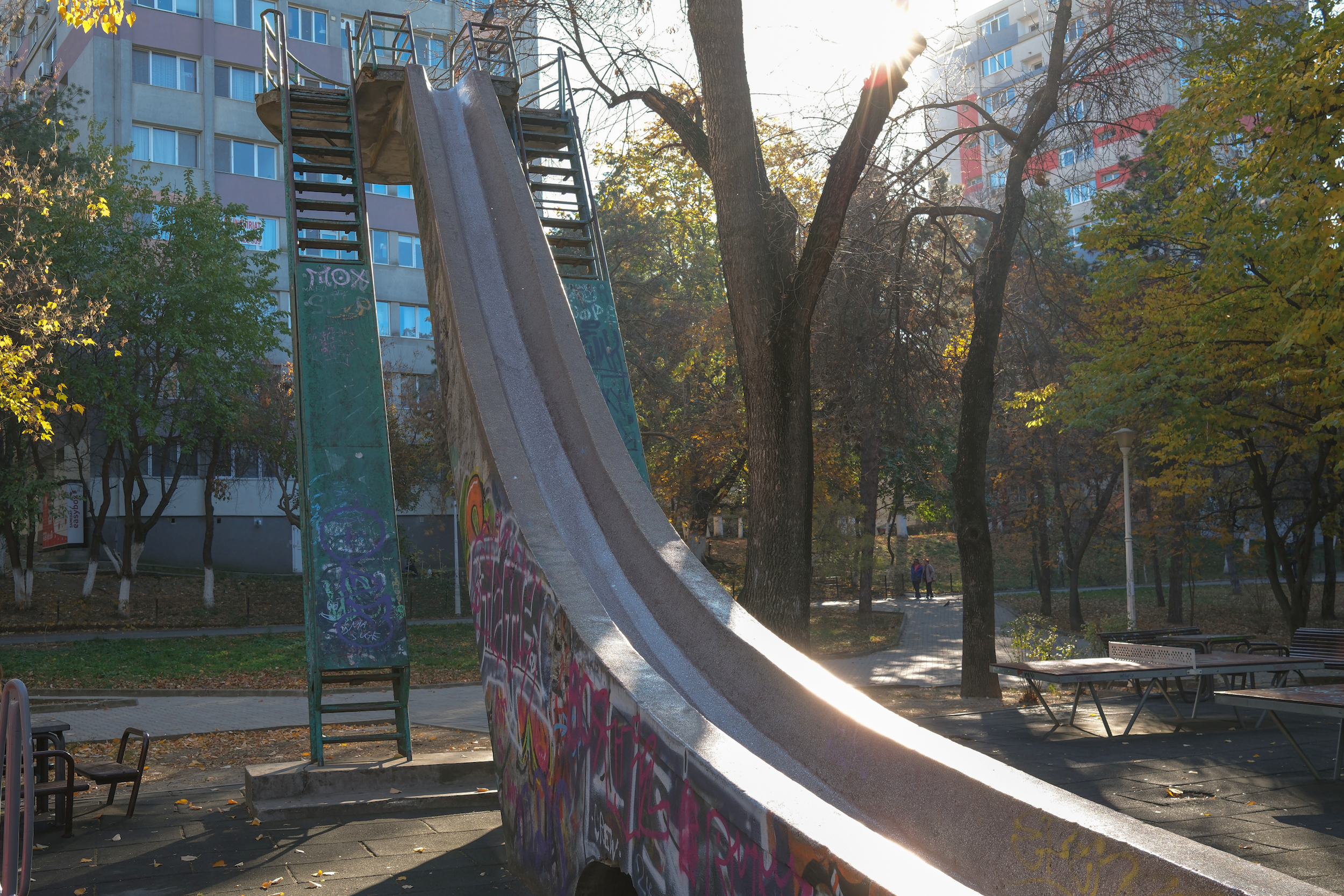 Cel mai vechi tobogan din România încă rezistă în parcul Floreasca din București. „Drumul spre școală începea obligatoriu aici”