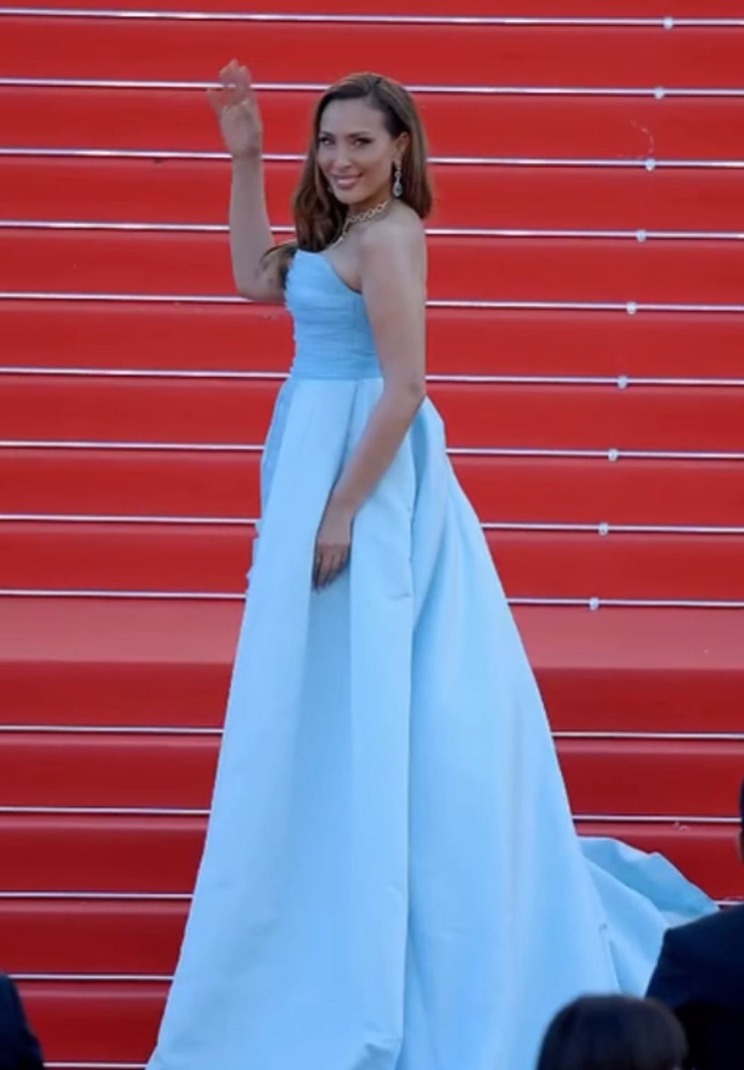 Cum a apărut Iulia Vântur pe covorul roșu la Festivalul de Film de la Cannes 2026. Actrița a atras toate privirile