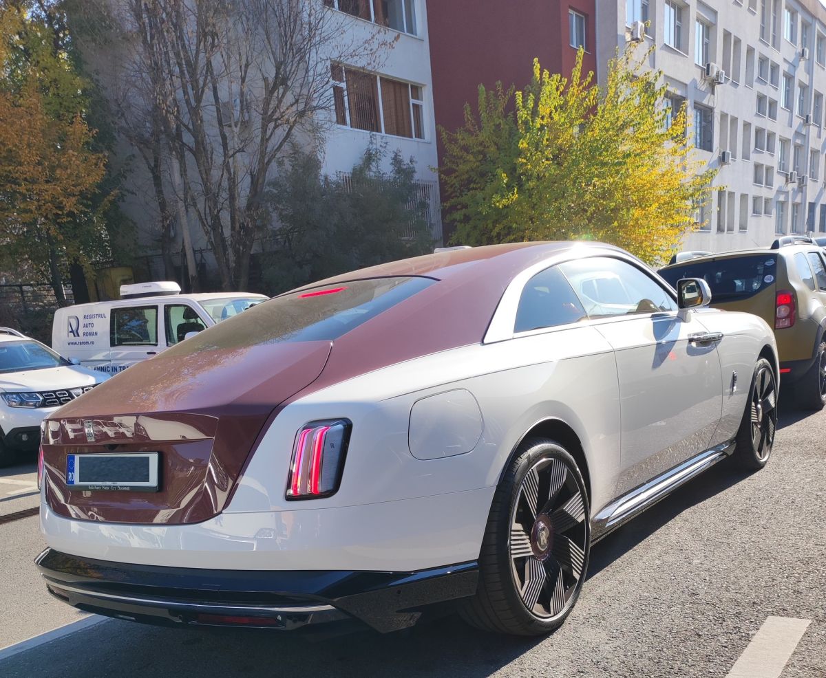 Primul model de Rolls-Royce electric, care costă cel puțin 400.000 de euro, dus la RAR ca să facă ITP-ul