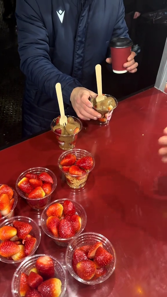 Desertul devenit viral în toată lumea se vinde instant la Târgul de Crăciun București 2025, Drumul Taberei! Cât costă noua „nebunie”