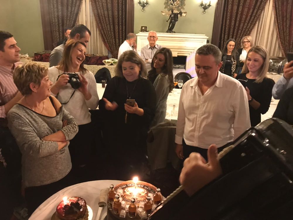 EXCLUSIV/ Îl mai știti pe Adrian, prietenul lui Mihai (Ștefan Bănică Jr) din celebra peliculă „Liceenii”? Dan Cociș a împlinit 49 de ani! Nu mai e actor, ci om de afaceri!