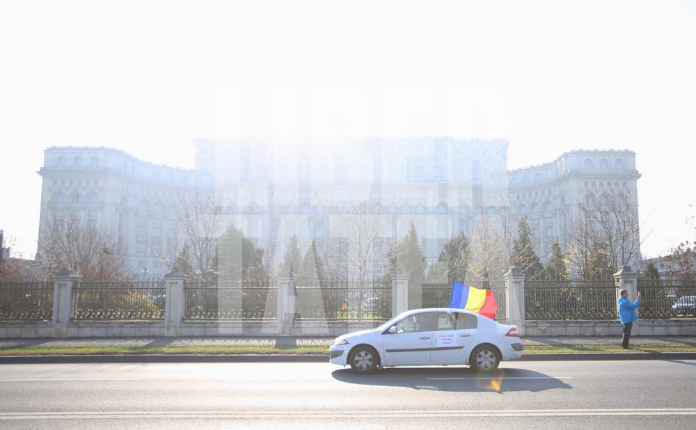 Protest la Parlament, împotriva măsurilor luate de Executiv / FOTO&VIDEO