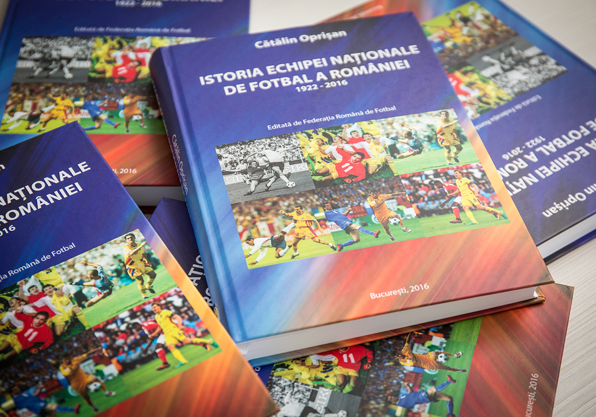A apărut cartea ”Istoria echipei naționale de fotbal a României". Cine a scris-o şi cât costă
