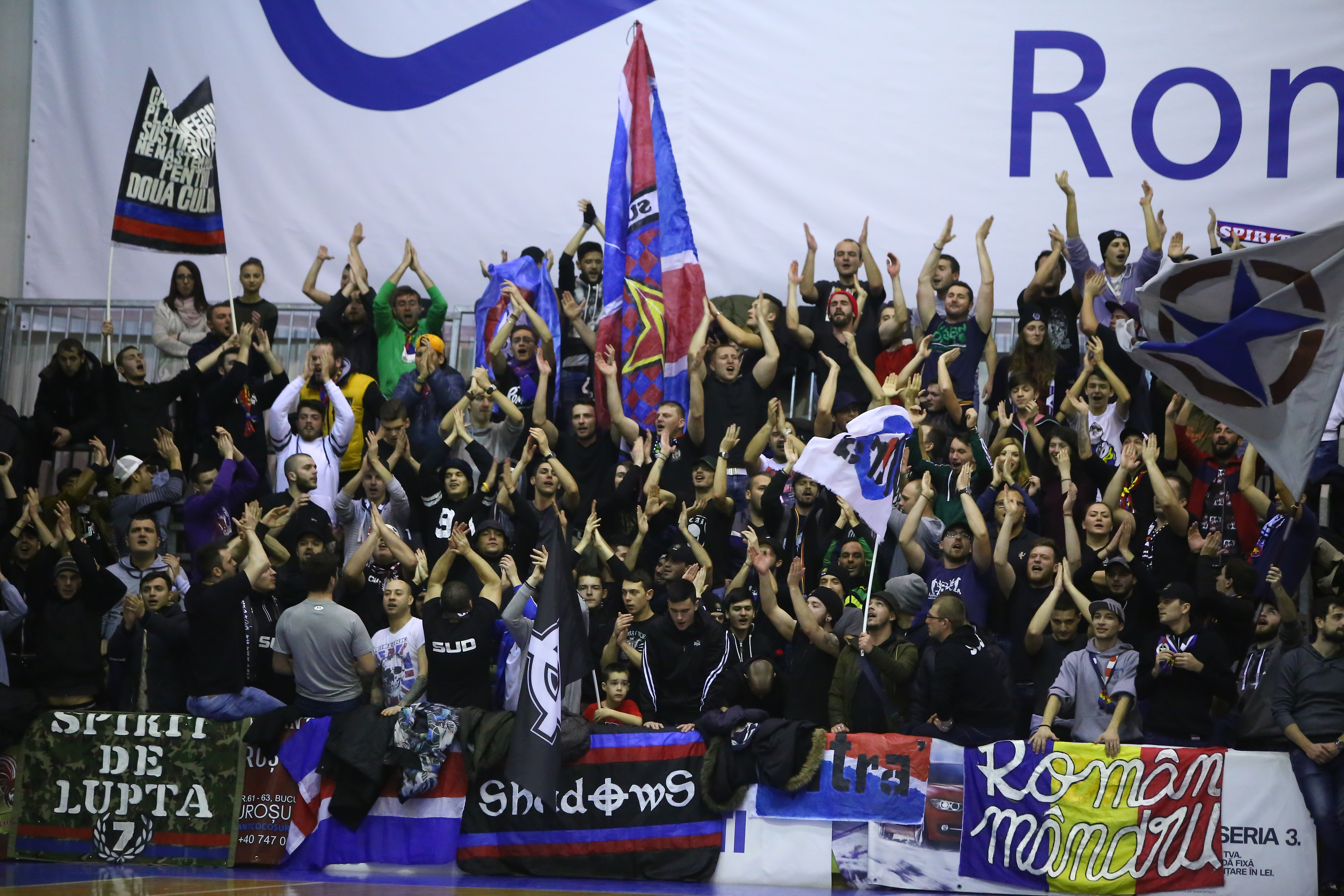 SCANDALUL MARCA STEAUA / Ultrașii au protestat la baschet: "NU FCSB" / GALERIE FOTO