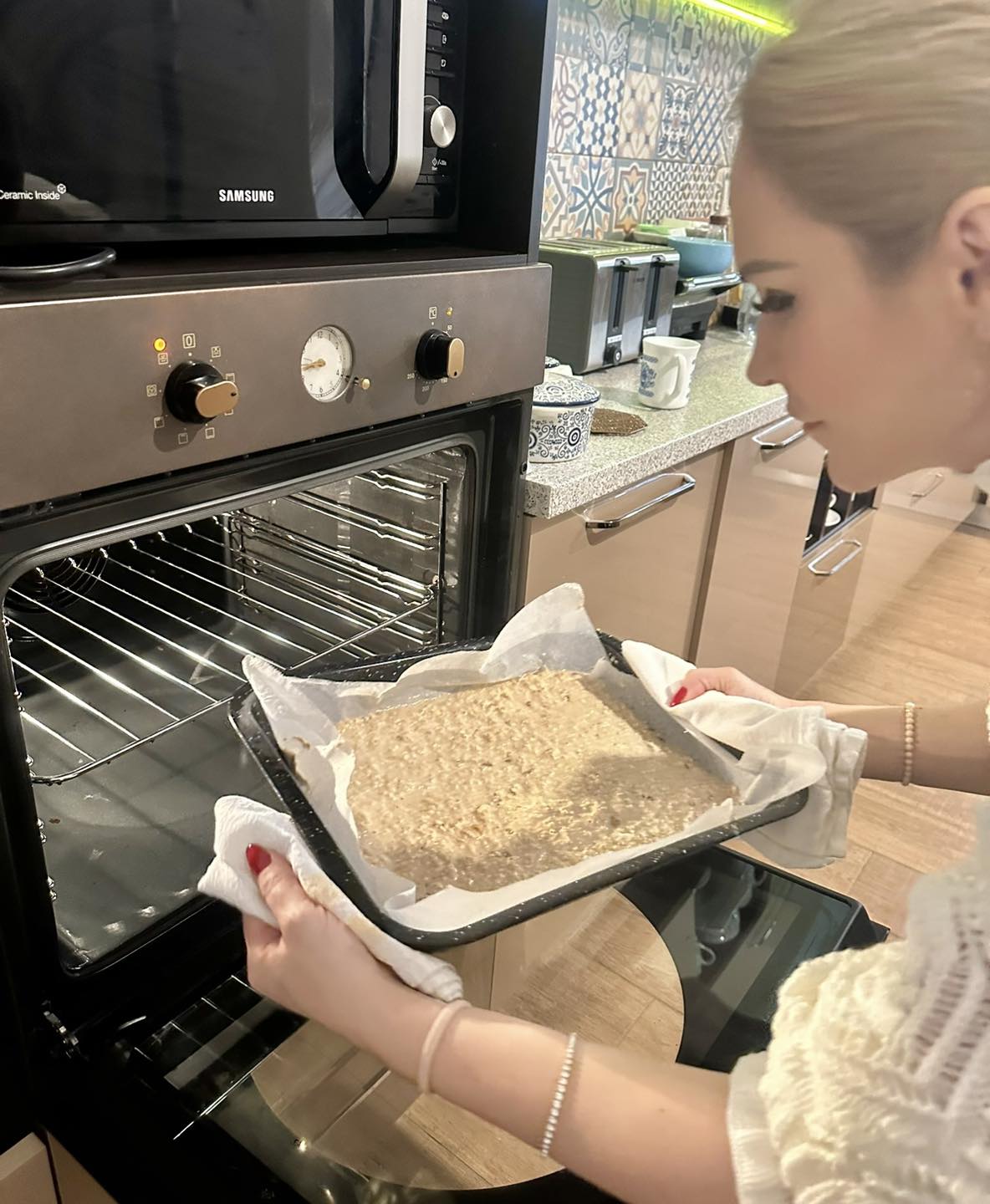 Imagini din casa în care locuiește Gabriela Firea. Unde și-a amenajat locul de rugăciune