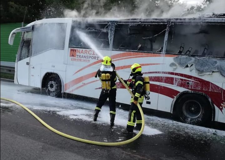 Un autocar cu 49 de români a fost mistuit de flăcări pe o autostradă din Austria. UPDATE MAE: "Oamenii sunt în afara oricărui pericol"