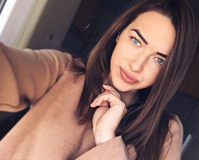 Cum arăta Iustina Loghin de la Insula iubirii, sezonul 8, înainte de operațiile estetice
