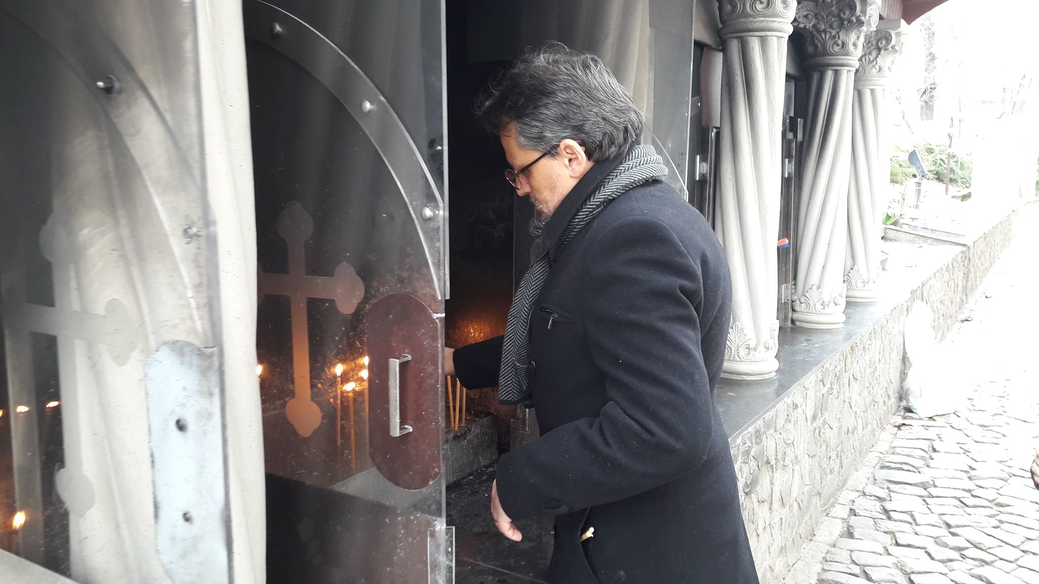 FOTO/ Actorul Dorel Vișan, la înmormântarea ziaristului George Stanca. “Era nemulțumit de el și de alții“
