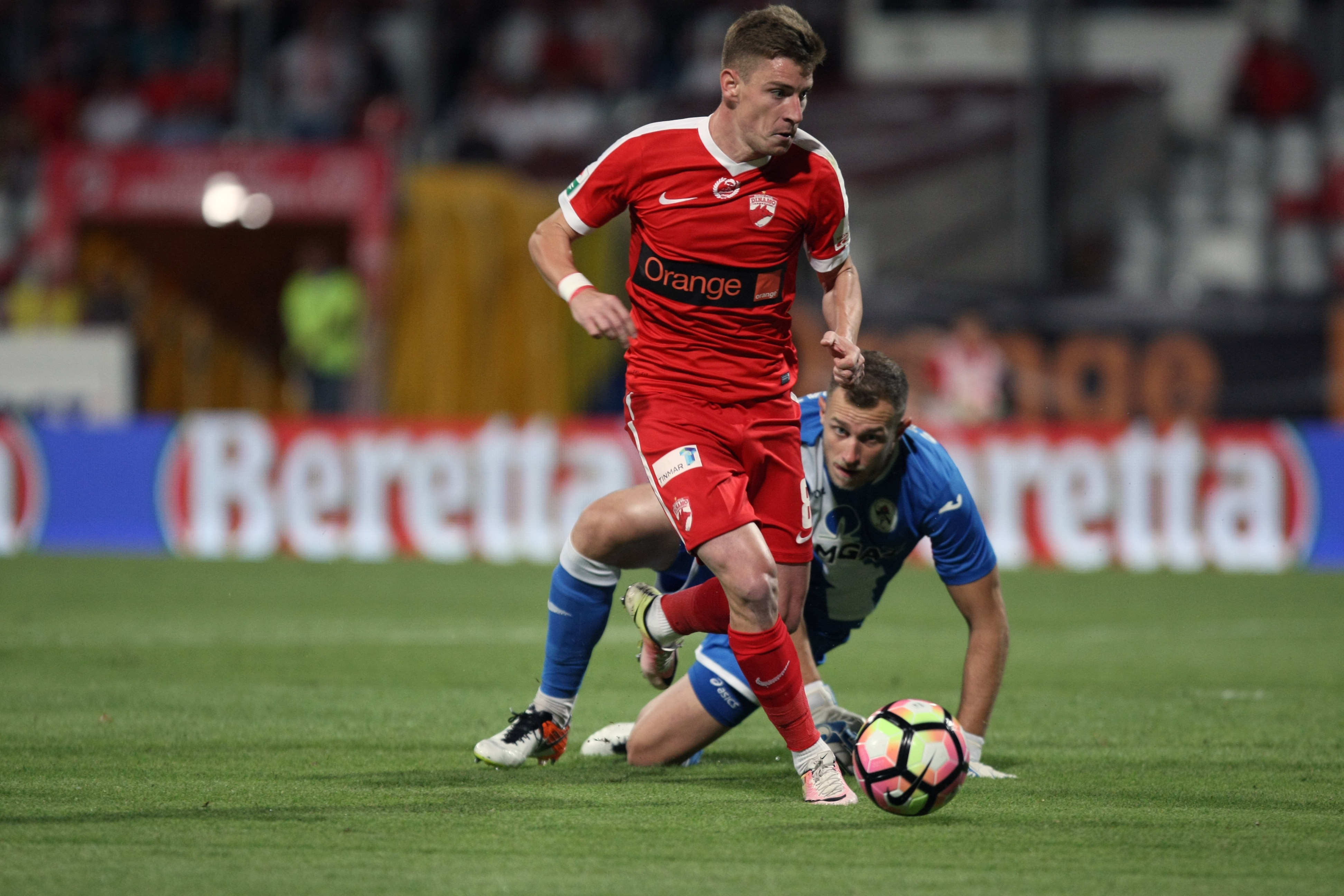 Liga I, etapa a 6-a: Dinamo - Gaz Metan 1-1. Lazăr a deschis scorul, Llullaku a egalat! ”Câinii” au jucat fanul ucis după derby / FOTO&VIDEO