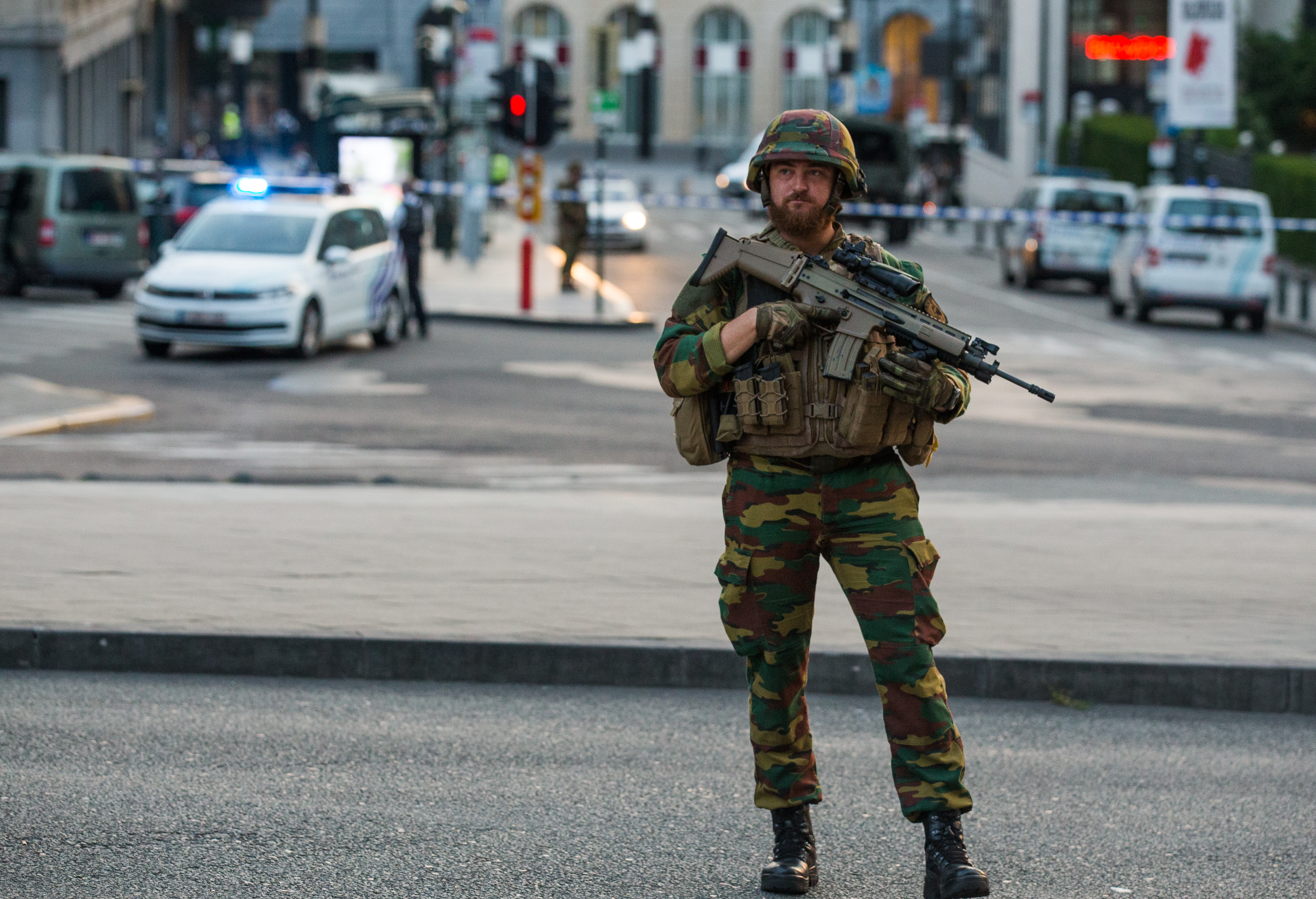 Tentativă de atentat la Gara Centrală din Bruxelles | Un bărbat a fost împușcat, după ce a detonat o centură explozivă