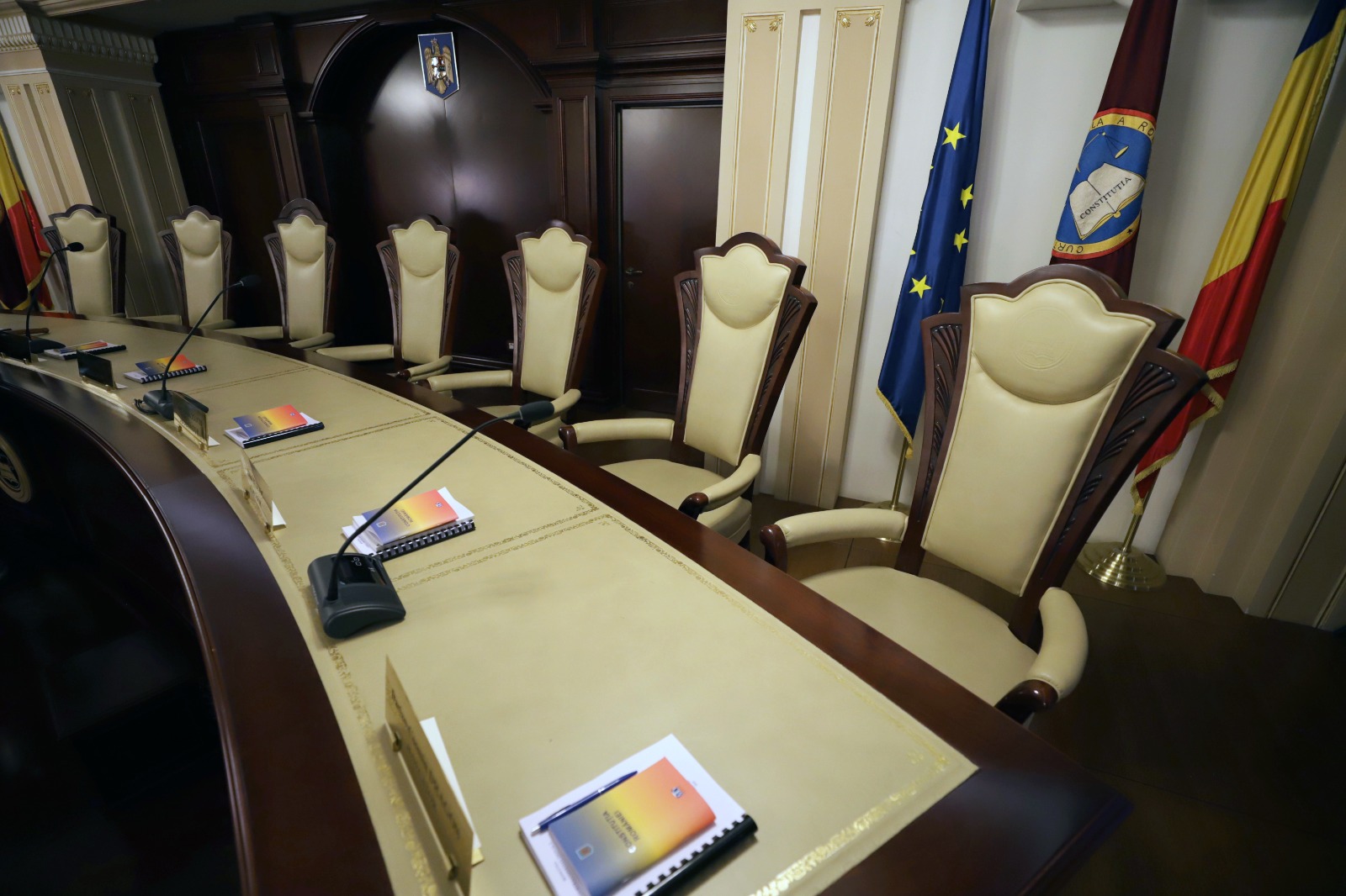 Curtea Constituțională a amânat verdictul la pensiile magistraților. Ilie Bolojan amenințase cu demisia dacă legea pică la CCR