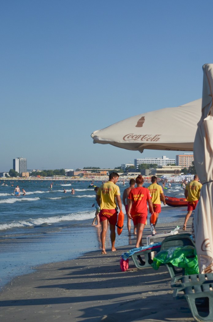 Criză de «salvatoare» pe litoral! Ea e singura fată - salvamar din Mamaia