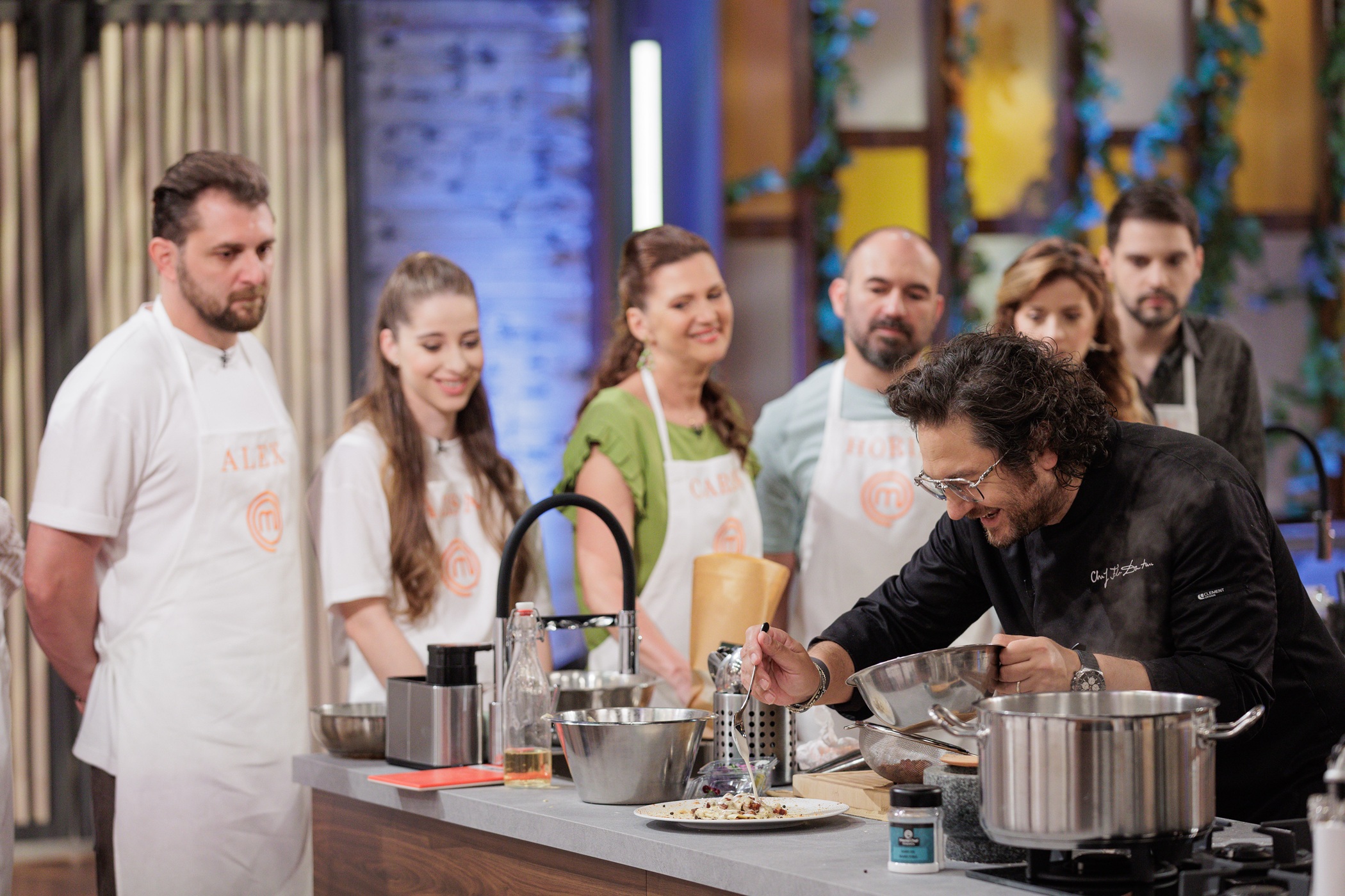 MasterChef, 13 octombrie 2025. Anunțul făcut de Gina Pistol: „Avem trei oaspeți foarte speciali”! Ce se întâmplă în show-ul de la PRO TV