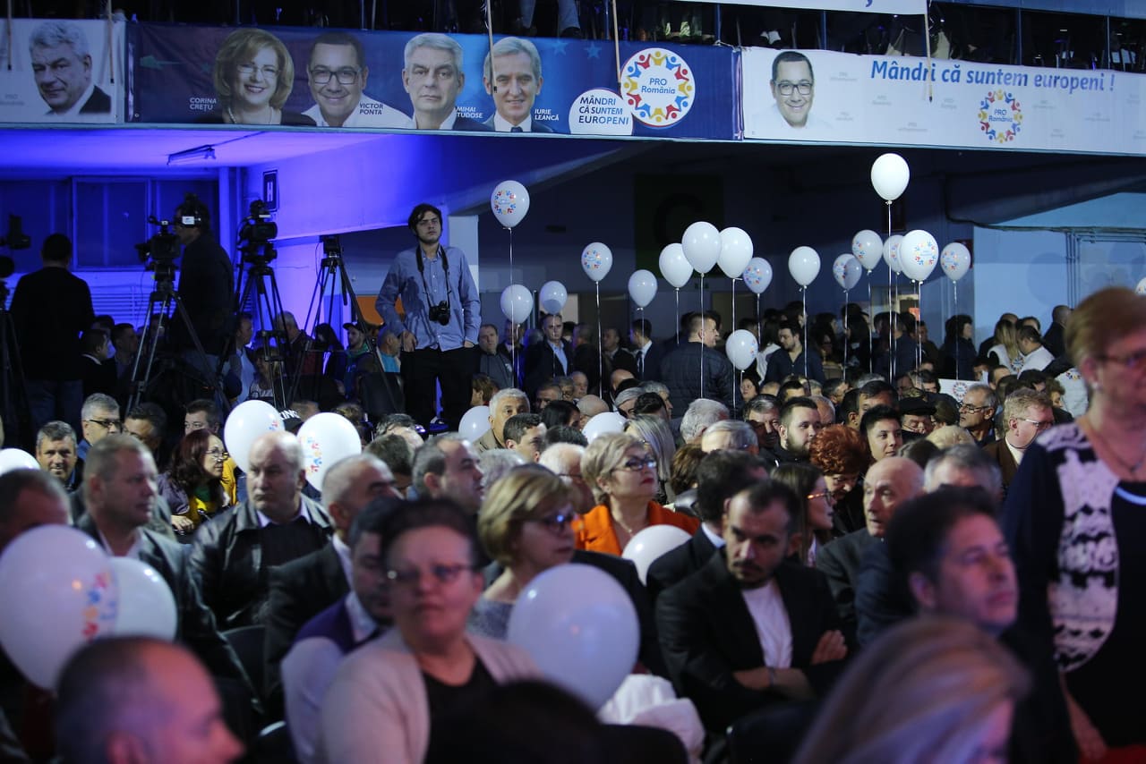 FOTO | Pro România și-a lansat candidaţii la alegerile europarlamentare. Victor Ponta, ironic la adresa lui Dragnea: "Vreau să vă anunţ că nu mă căsătoresc!"