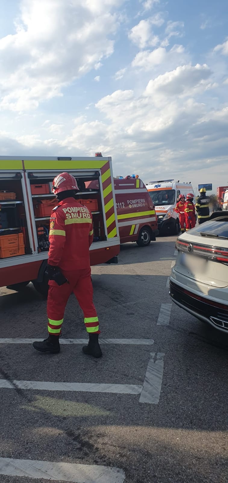 Accident grav în judeţul Suceava. 9 persoane au fost duse la spital, dintre care 6 copii