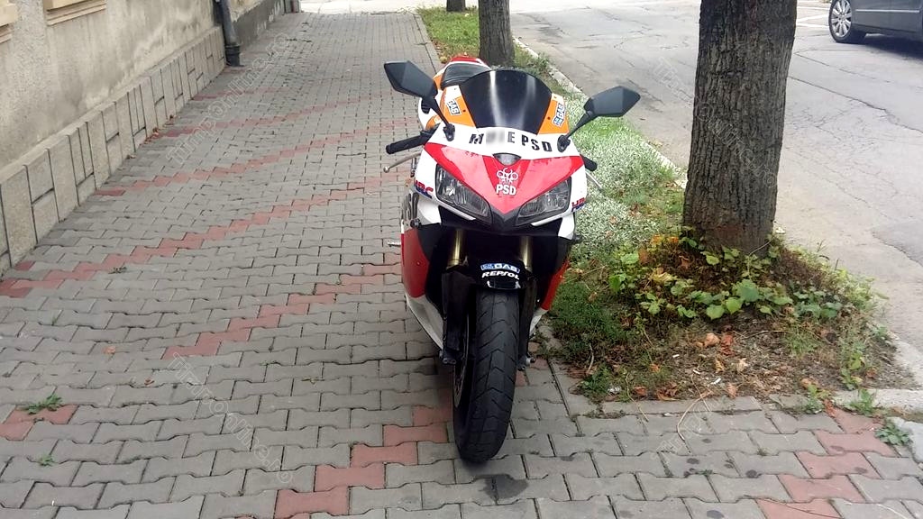 Românii sunt deosebit de inventivi când vine vorba de mesaje anti-PSD. Dedicații speciale înainte de mitingul diasporei