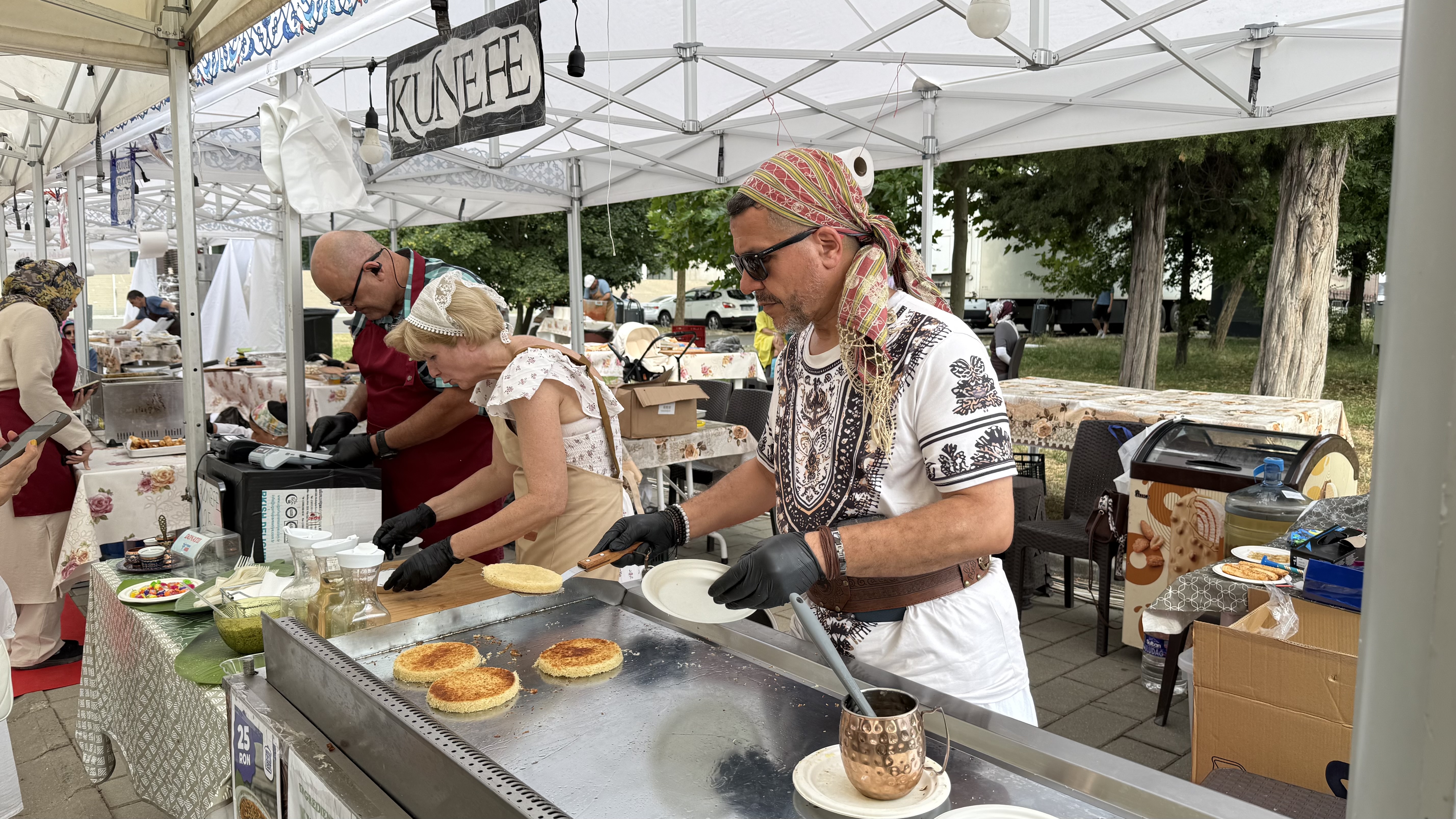 Cât costă șuberekul și kebabul la Festivalul Turcesc de la Arena Națională. Baclavaua e la mare căutare