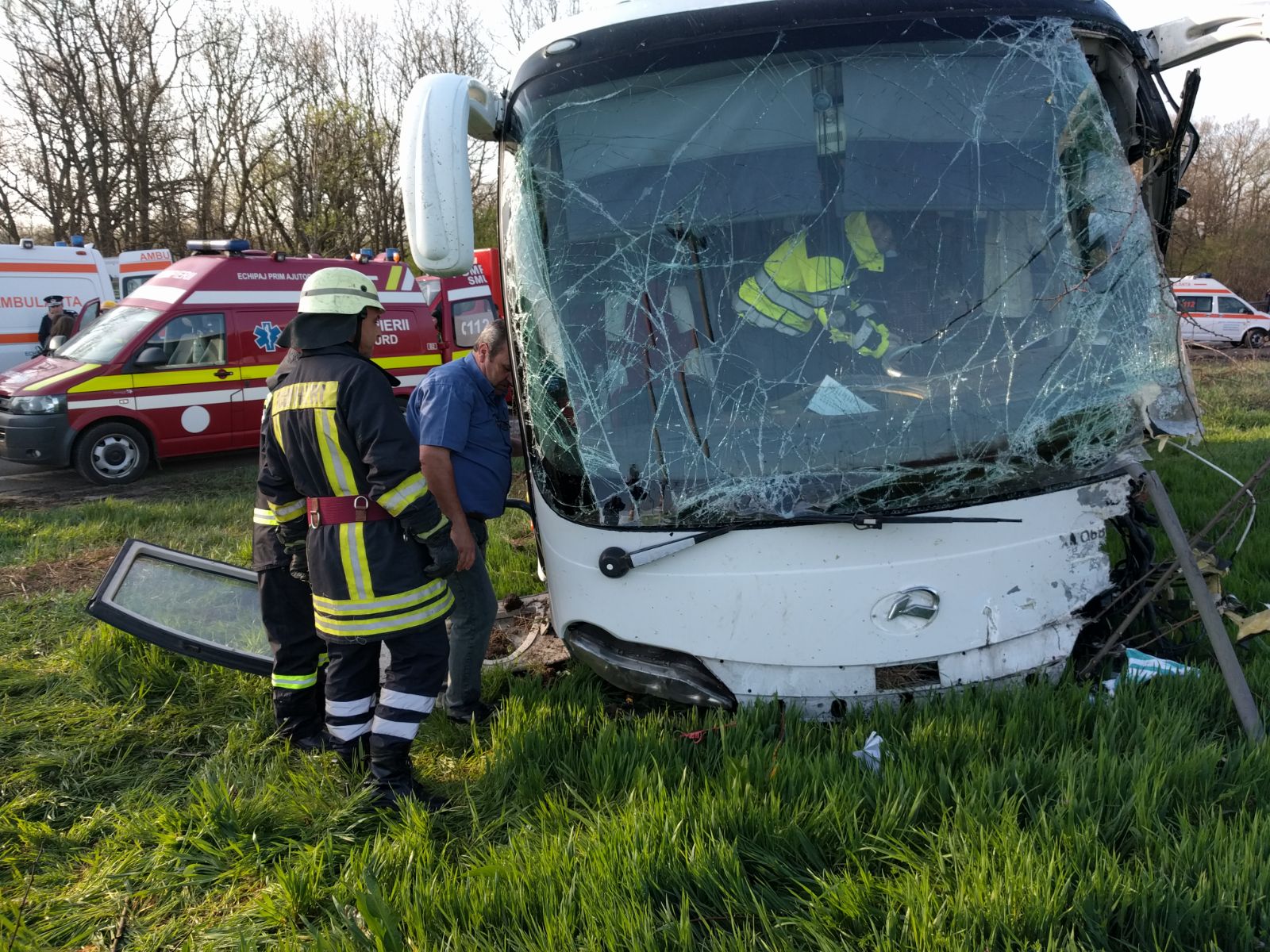 UPDATE/ Accident grav în Teleorman, pe DN6. O persoană a murit, alte 9 au ajuns la spital (FOTO)