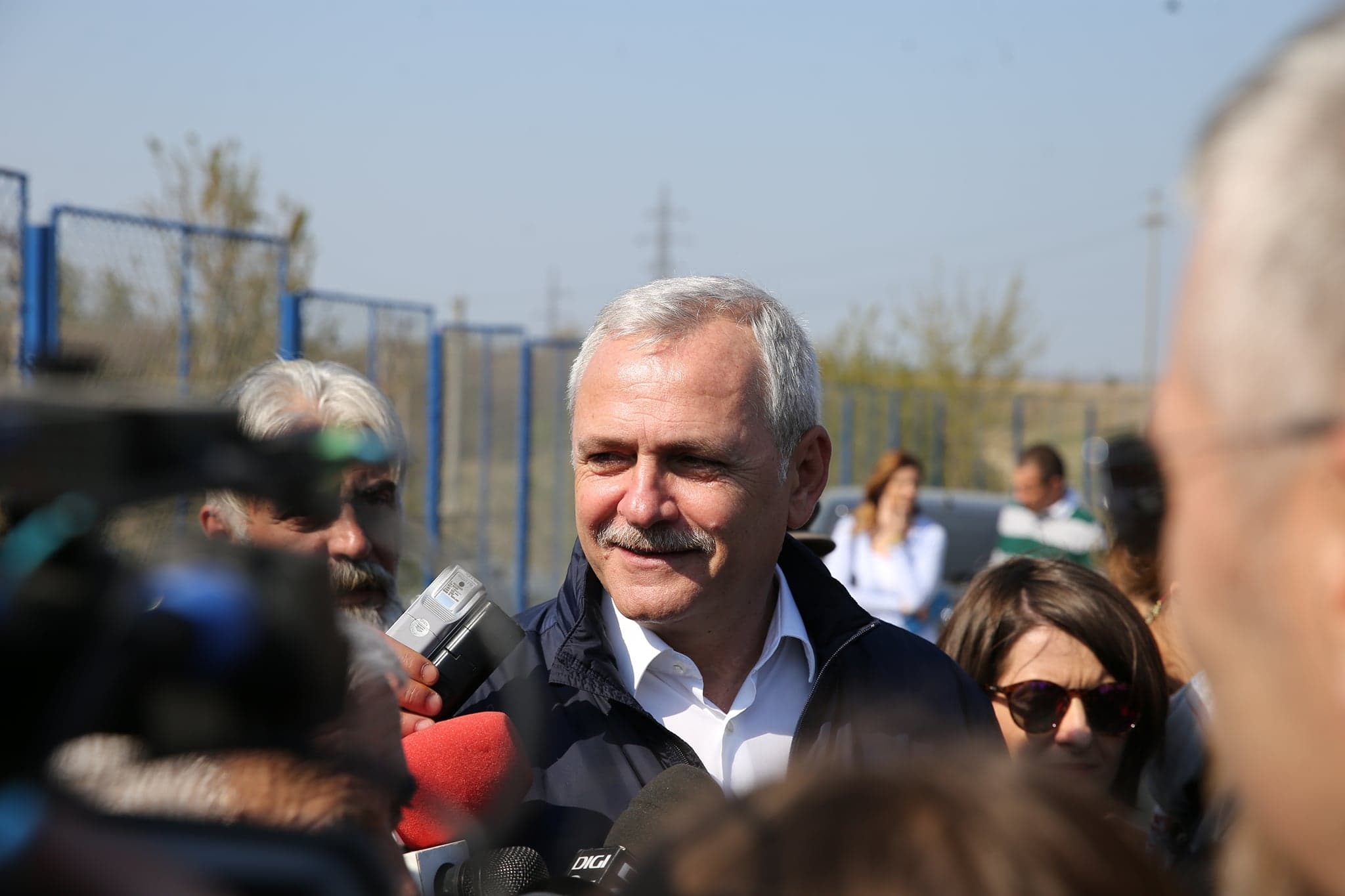 FOTO | Liviu Dragnea şi-a reluat campania. Promite TVA de 5% pentru produsele bio autohtone şi aprozare pentru producătorii români