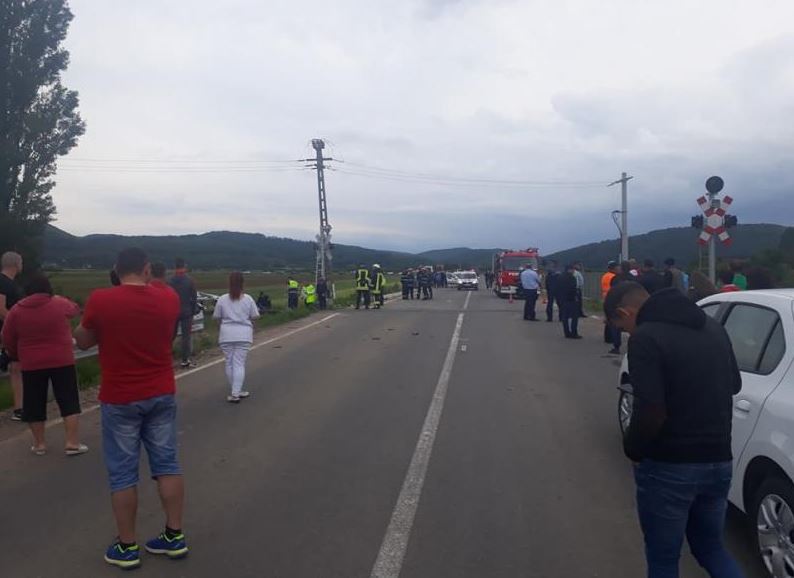 Patru studente moarte, într-o mașină lovită de tren în Sălaj. Tragedie în ziua de Înălțare